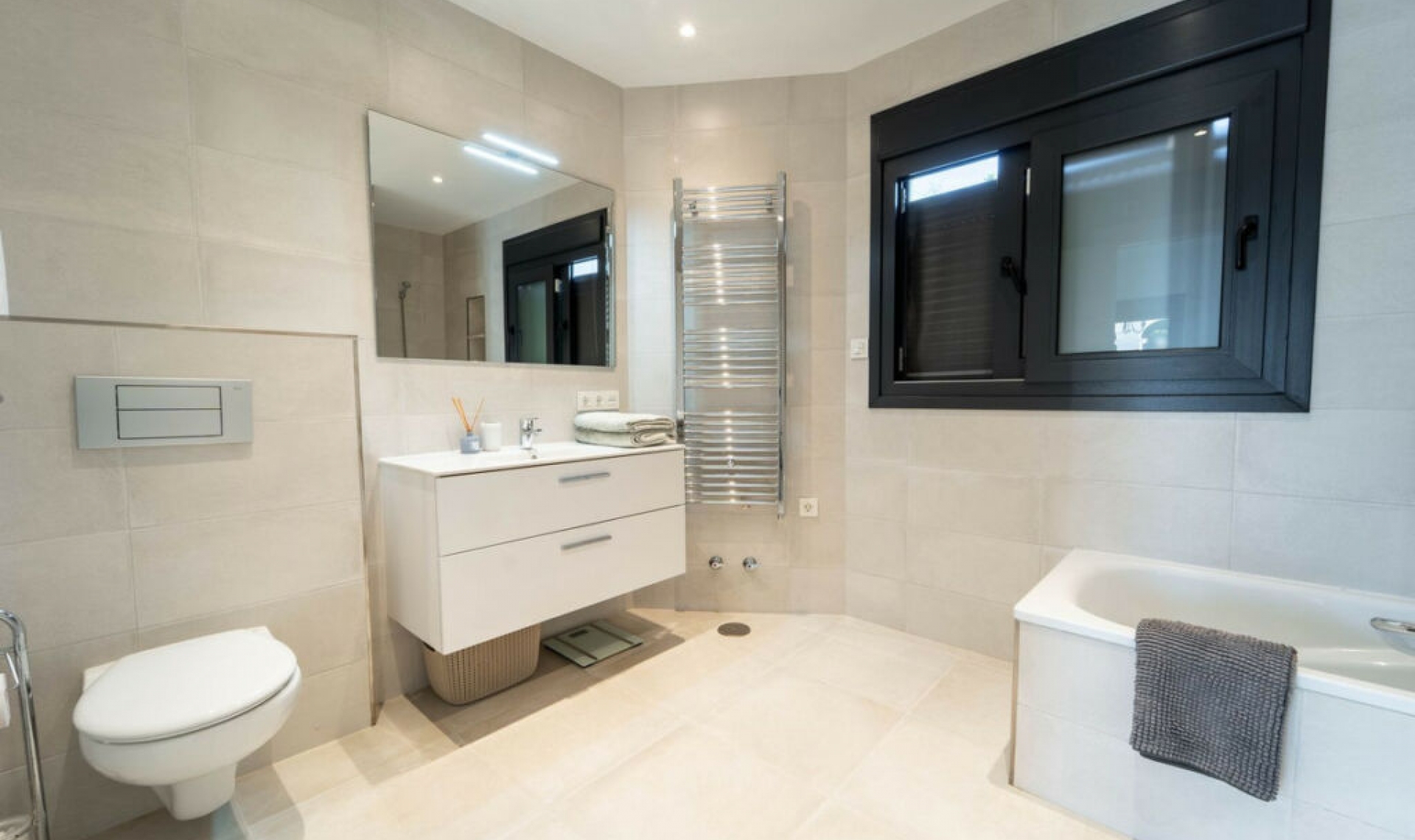 Resale - House -
Marbesa