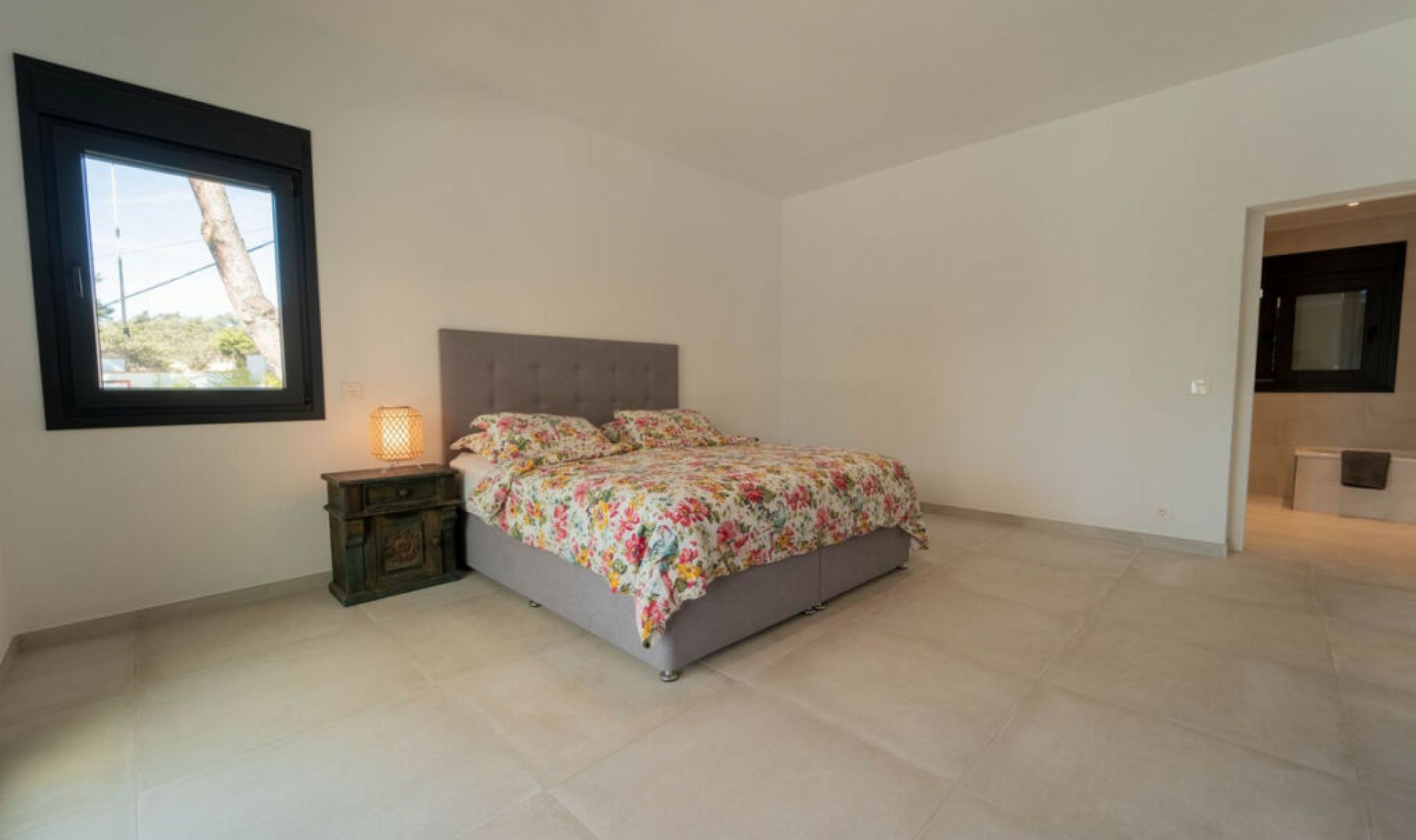 Resale - House -
Marbesa