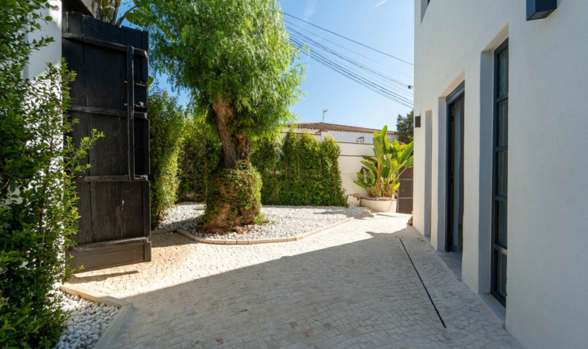 Resale - House -
Marbesa