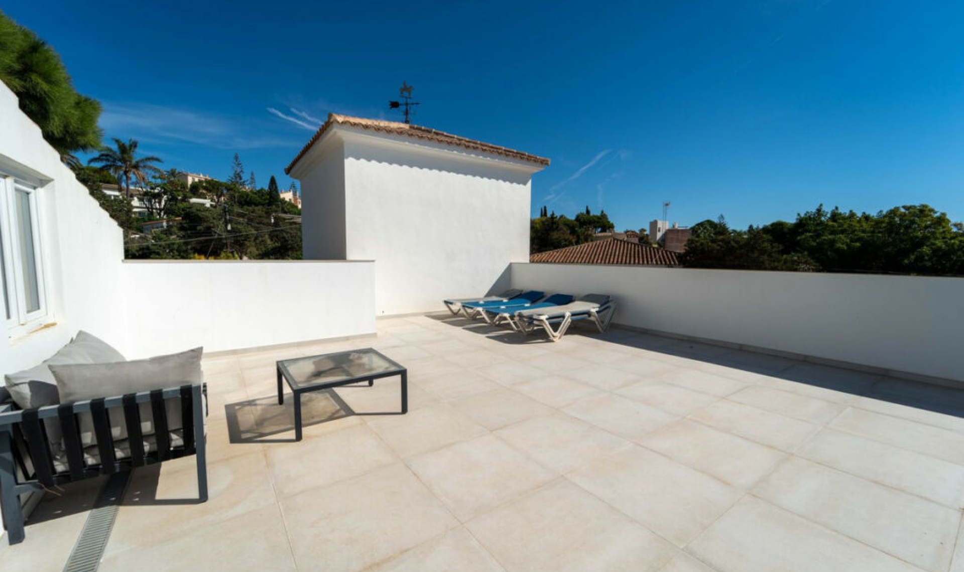 Resale - House -
Marbesa
