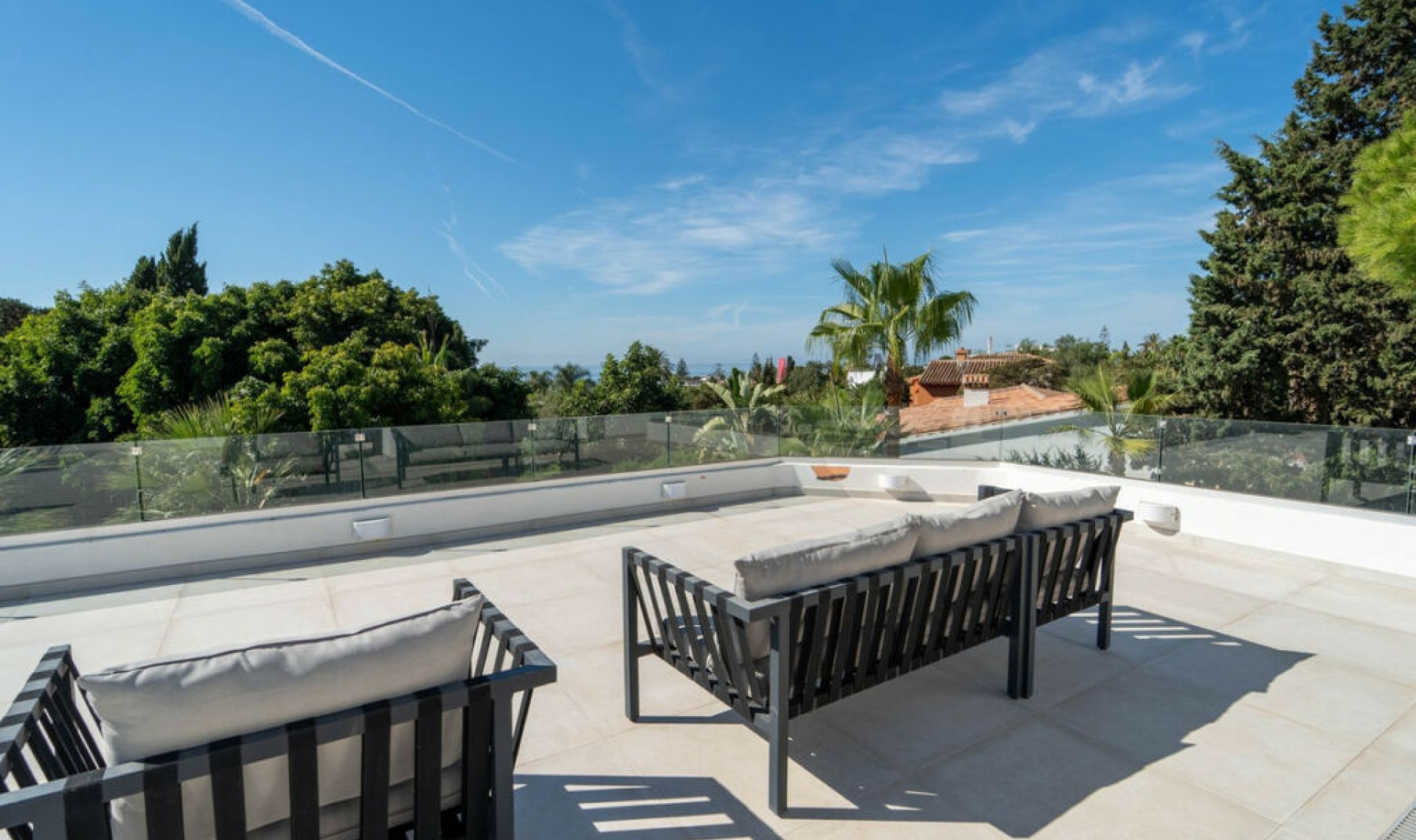 Resale - House -
Marbesa
