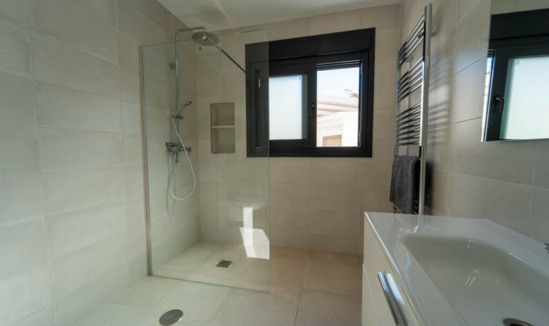 Resale - House -
Marbesa