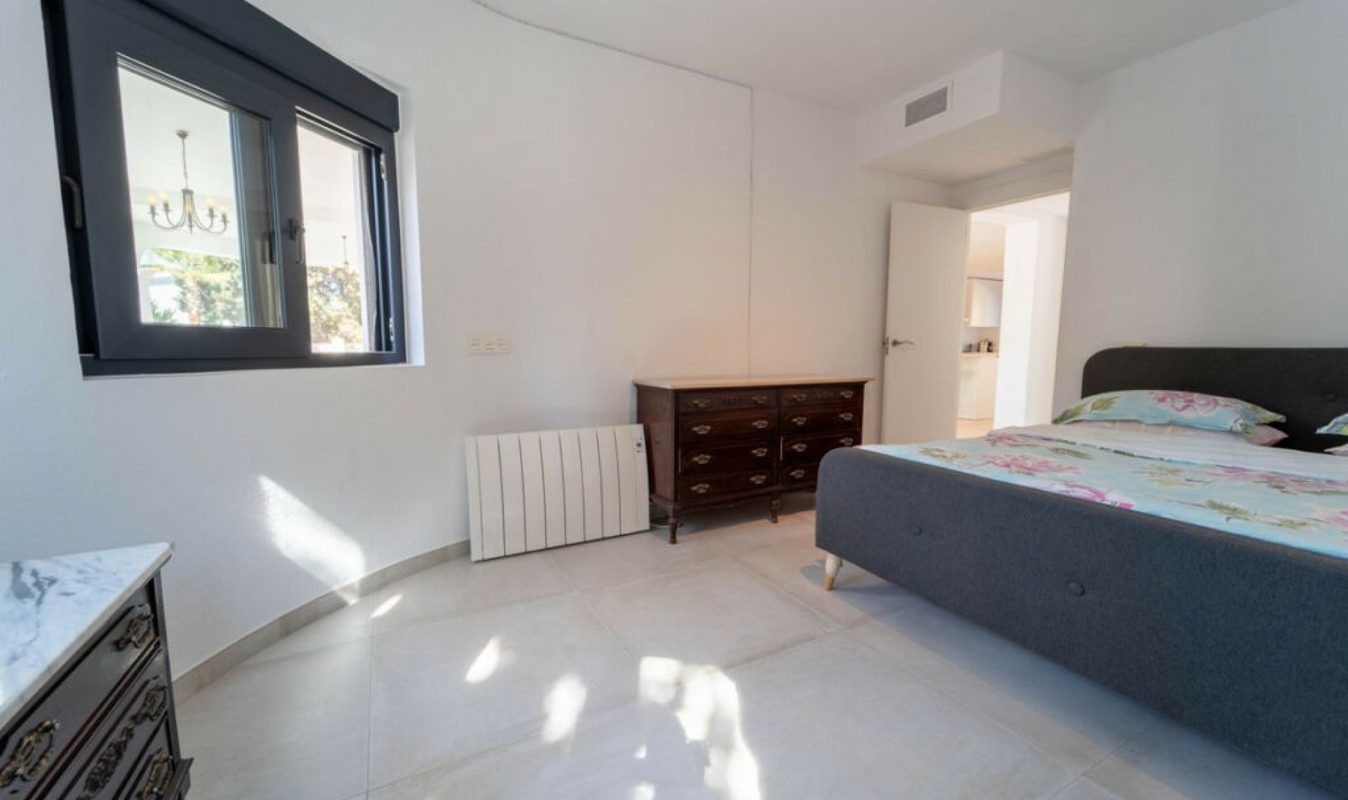 Resale - House -
Marbesa