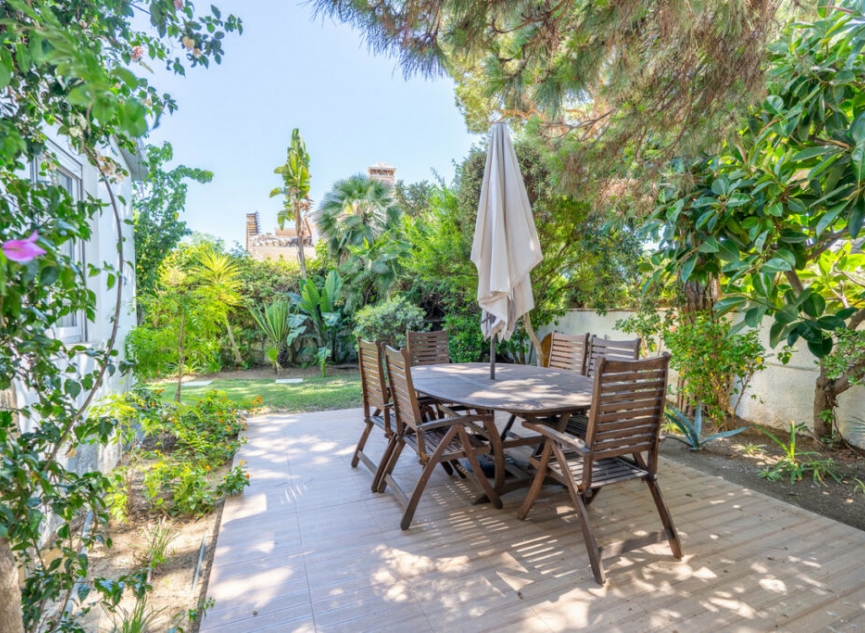 Resale - House -
Marbesa