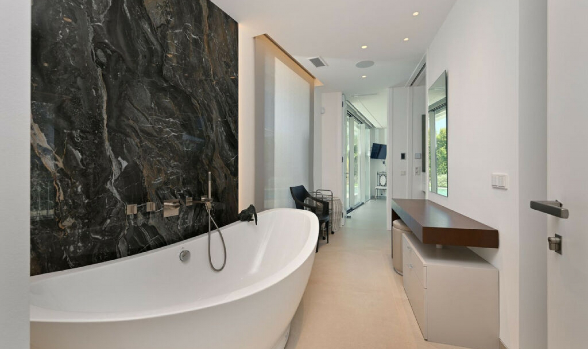 Resale - House -
Marbesa