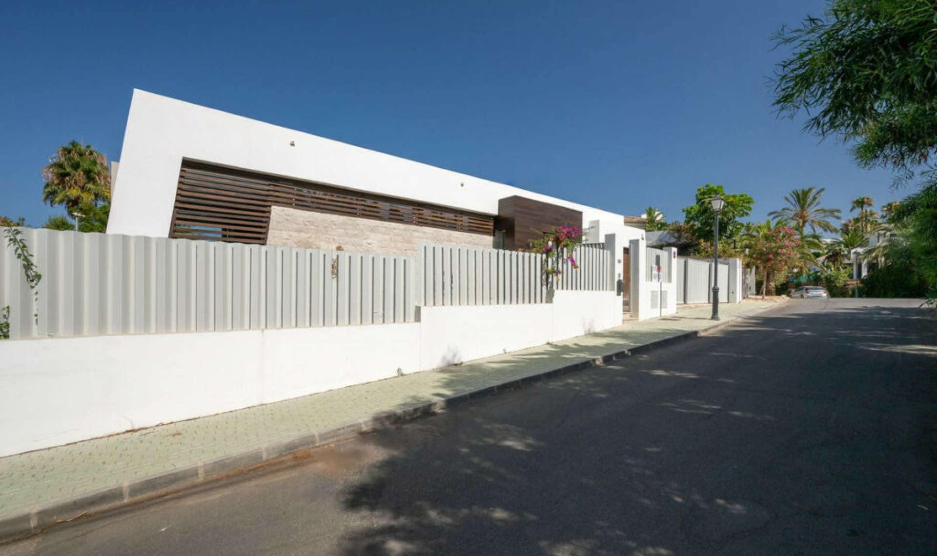 Resale - House -
Marbesa