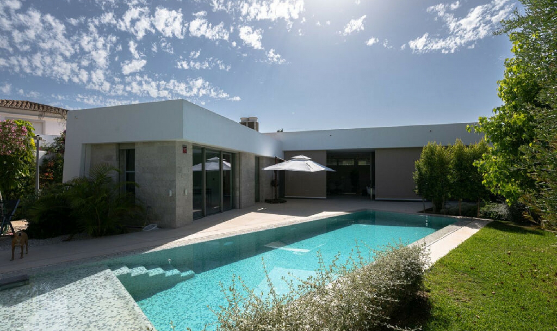 Resale - House -
Marbesa