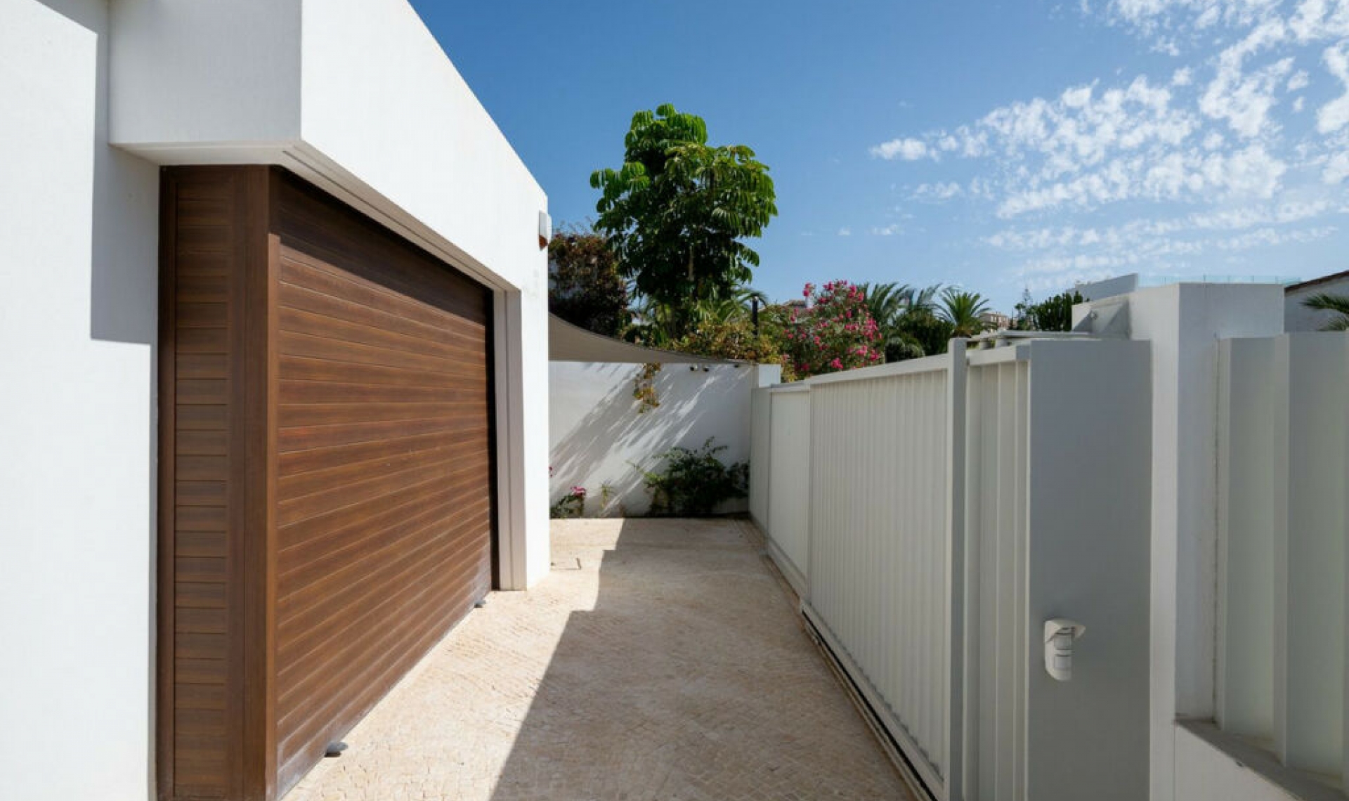 Resale - House -
Marbesa