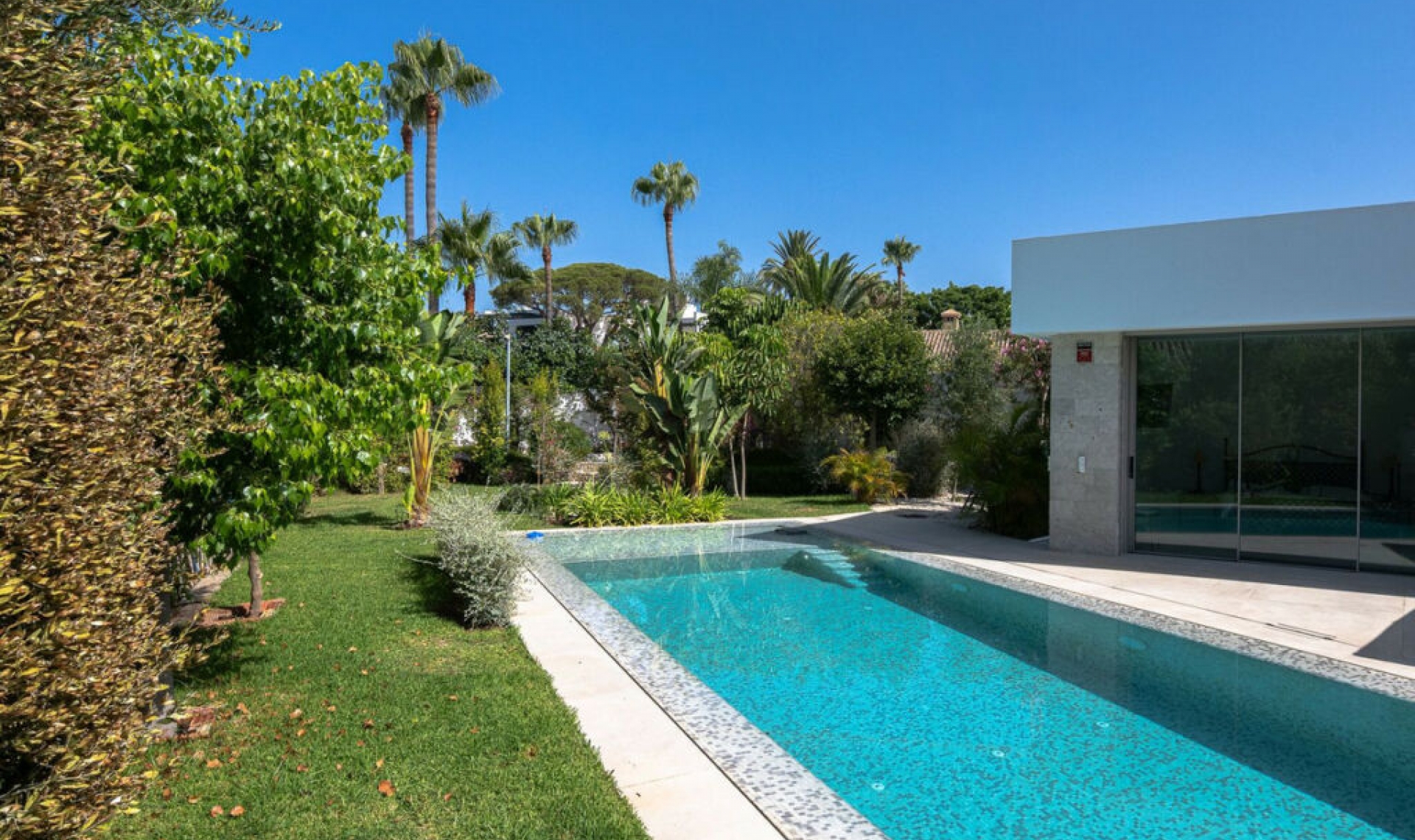 Resale - House -
Marbesa