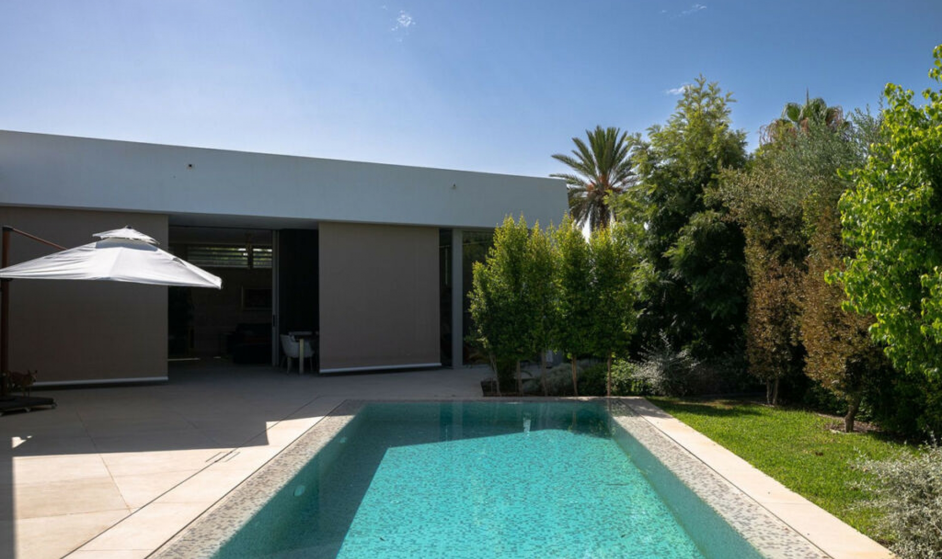 Resale - House -
Marbesa