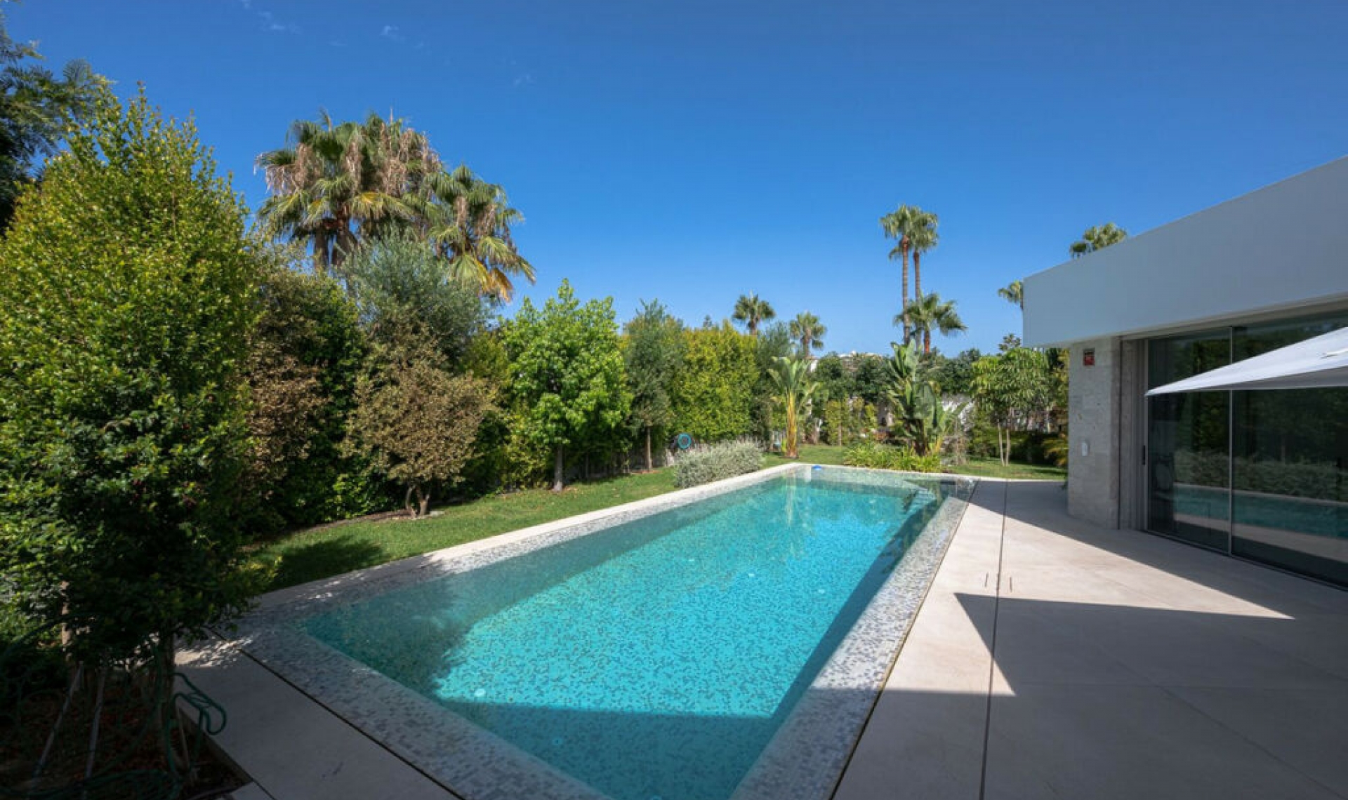 Resale - House -
Marbesa