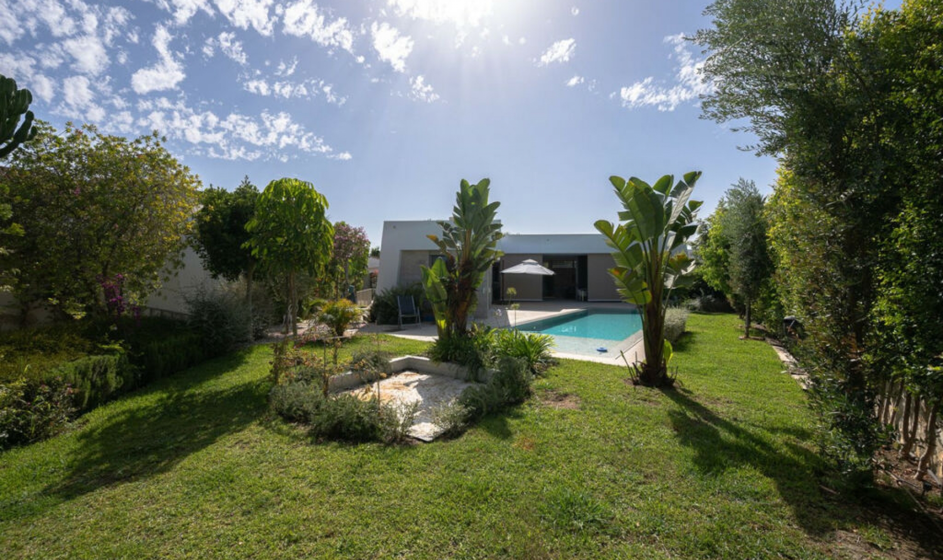 Resale - House -
Marbesa