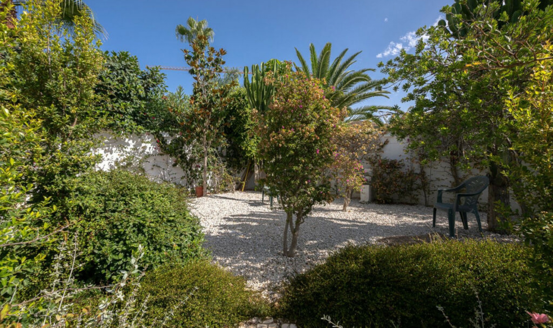 Resale - House -
Marbesa