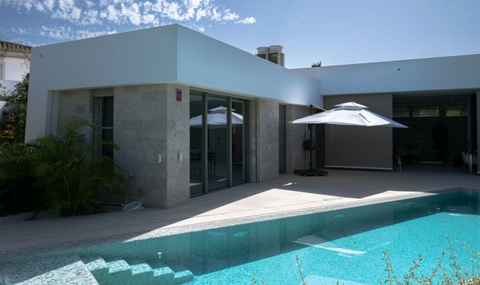 Resale - House -
Marbesa