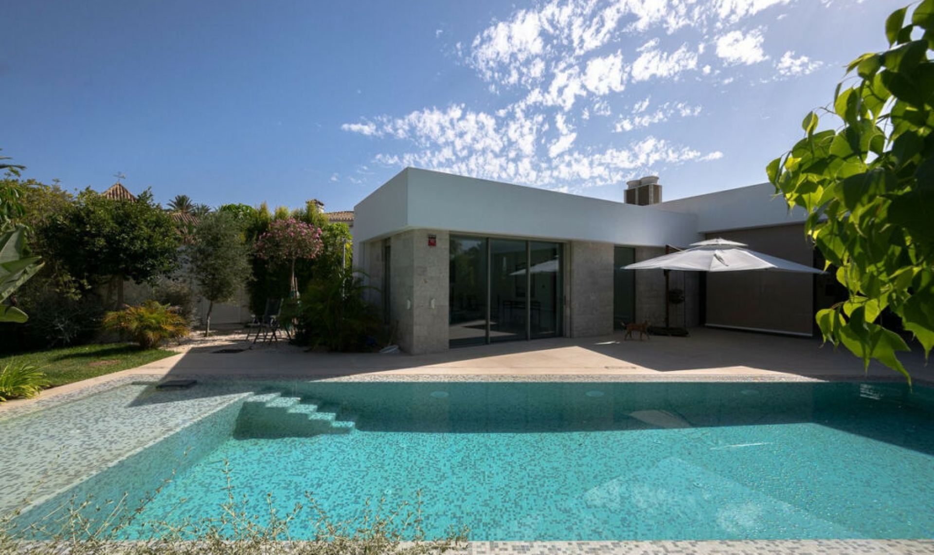 Resale - House -
Marbesa