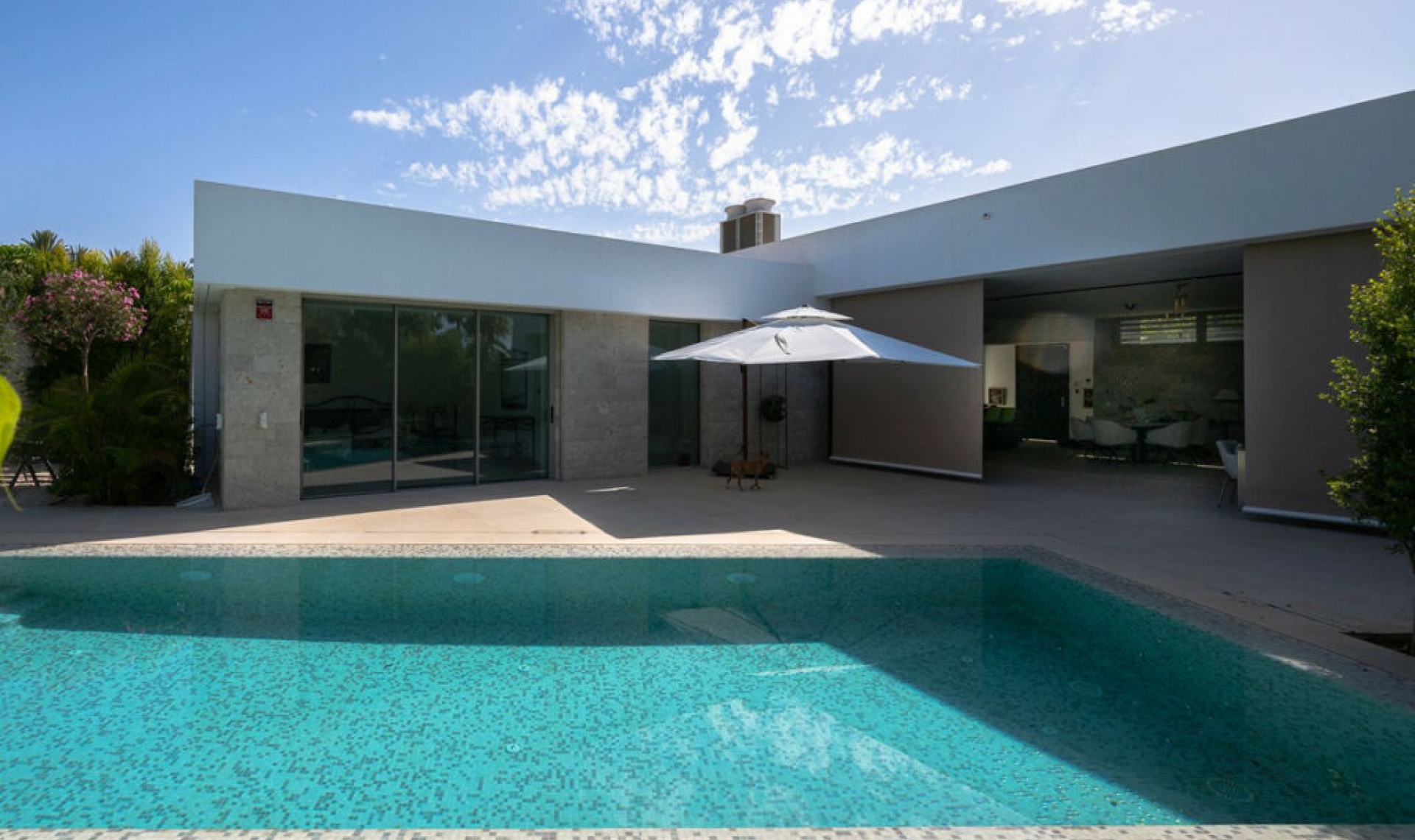 Resale - House -
Marbesa