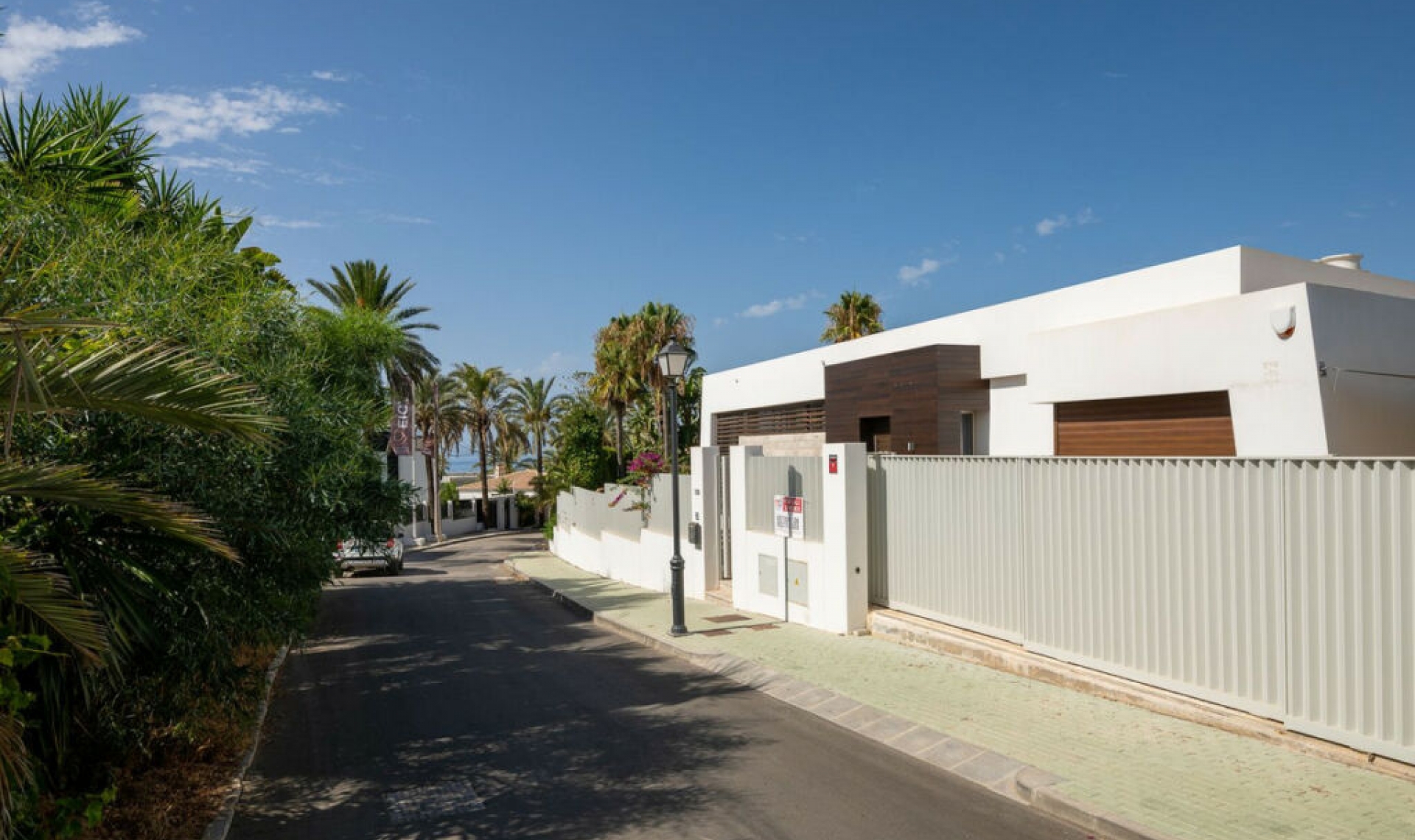 Resale - House -
Marbesa