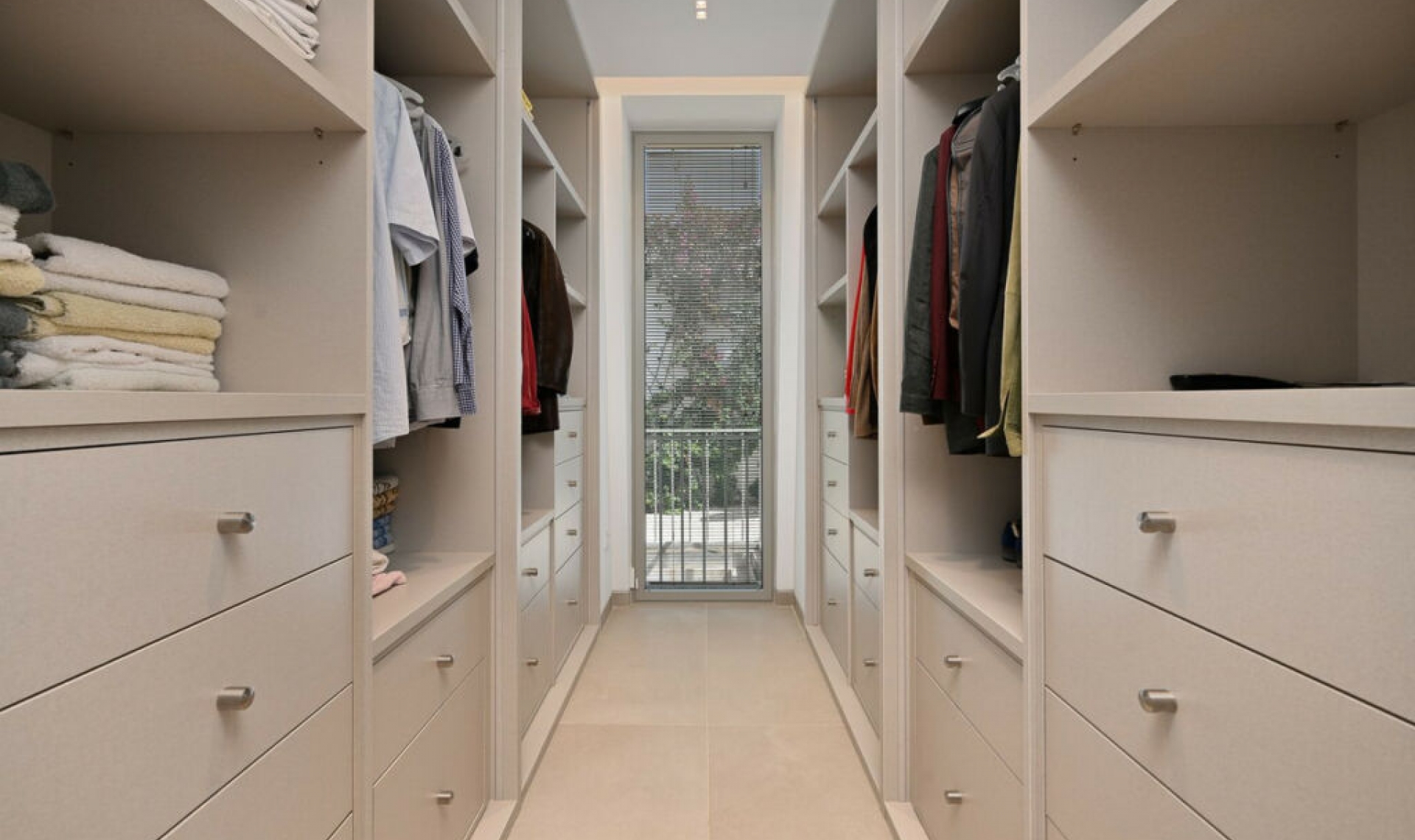 Resale - House -
Marbesa