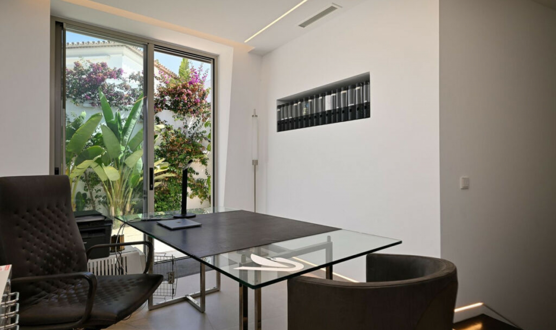 Resale - House -
Marbesa