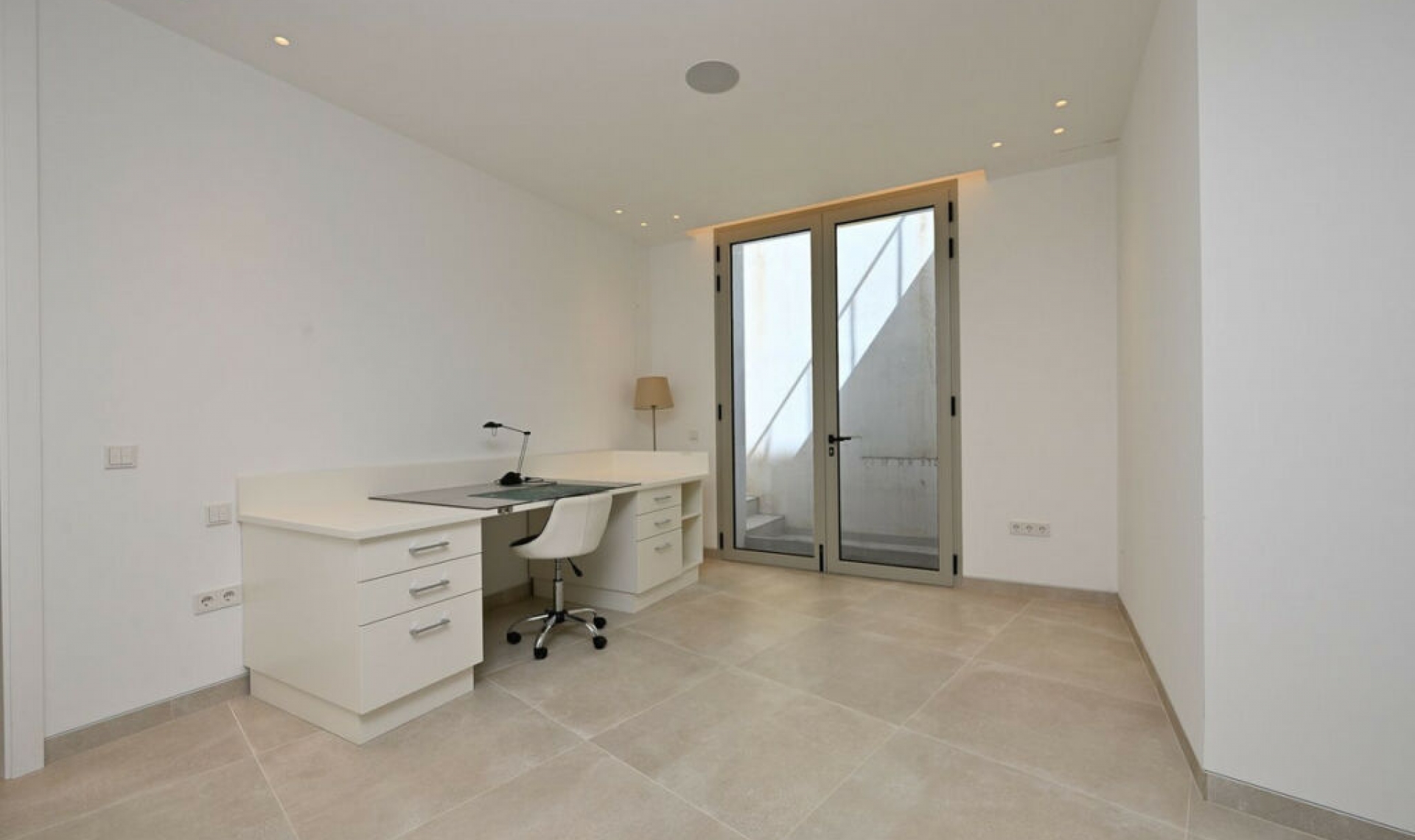 Resale - House -
Marbesa