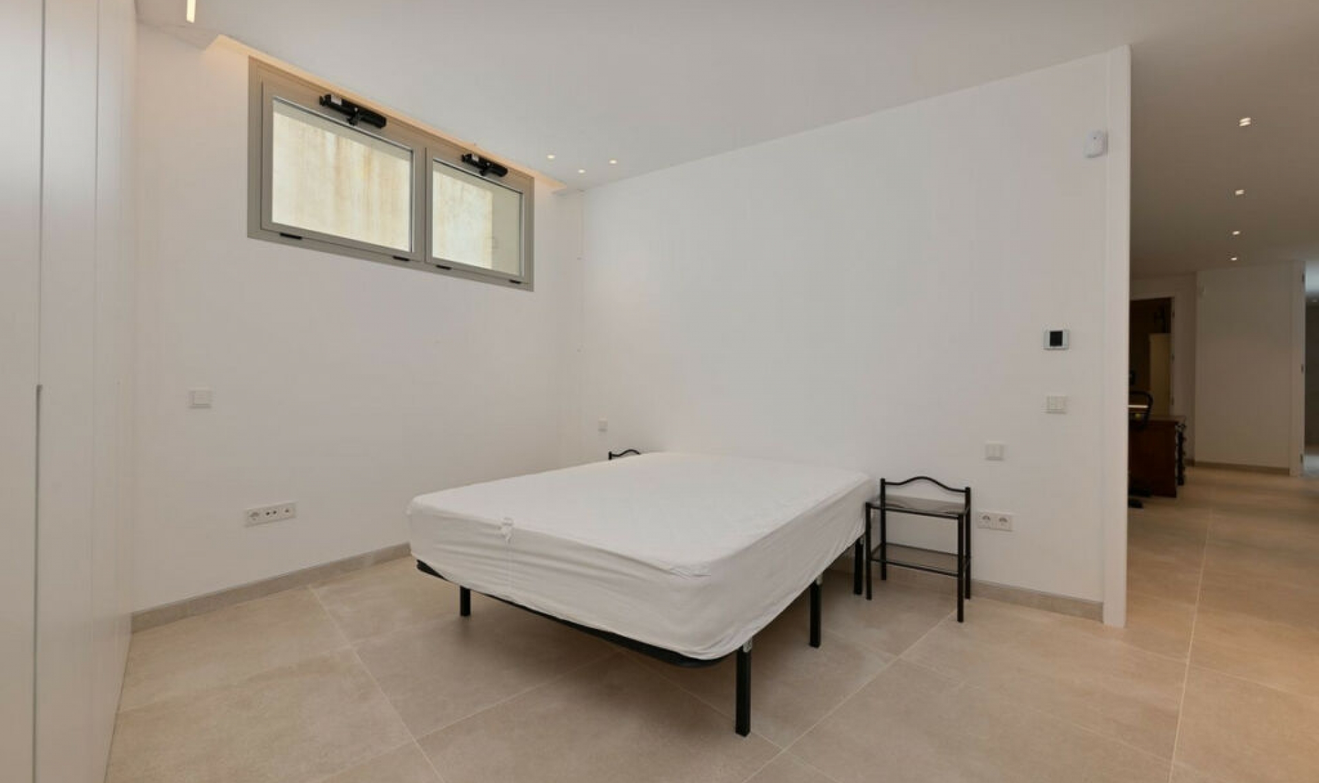 Resale - House -
Marbesa