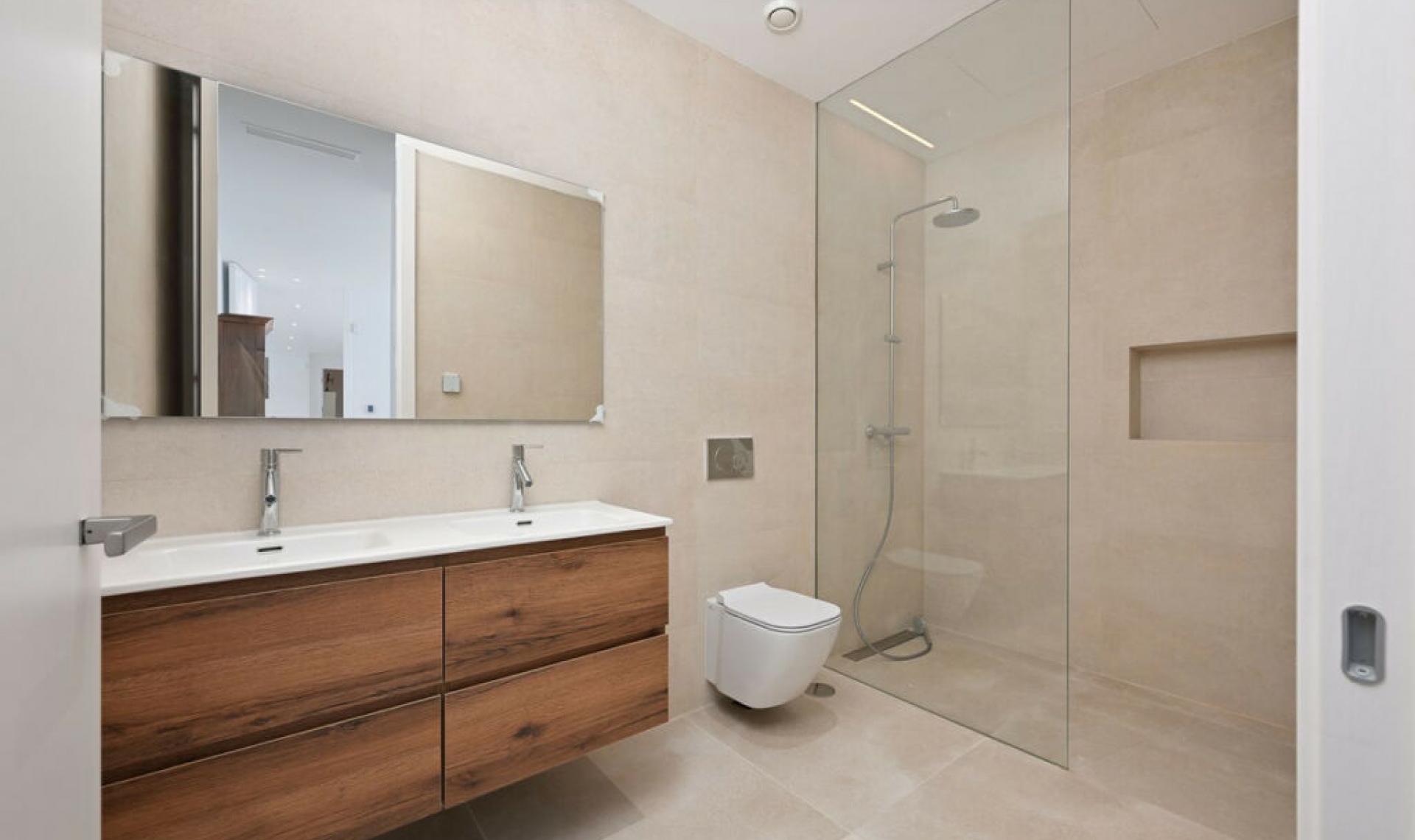 Resale - House -
Marbesa