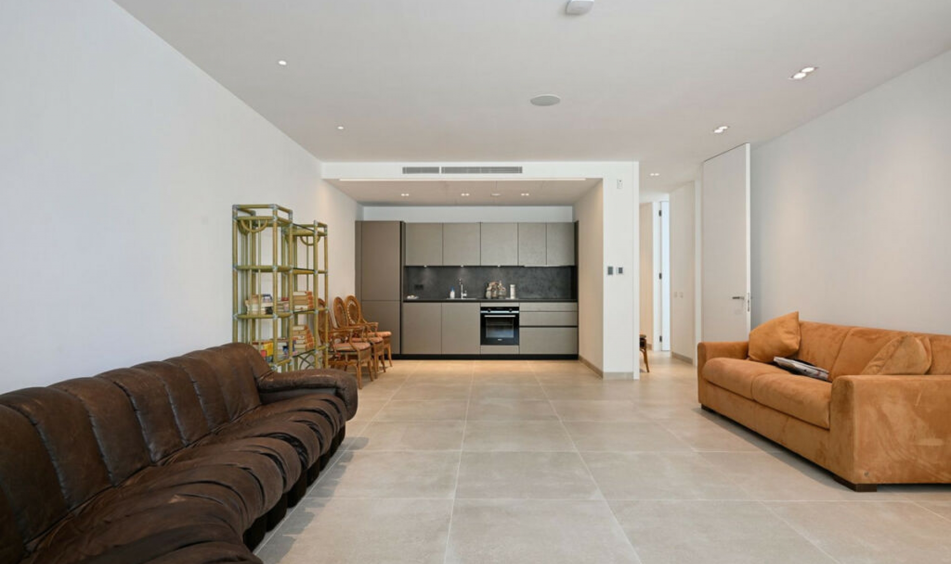 Resale - House -
Marbesa