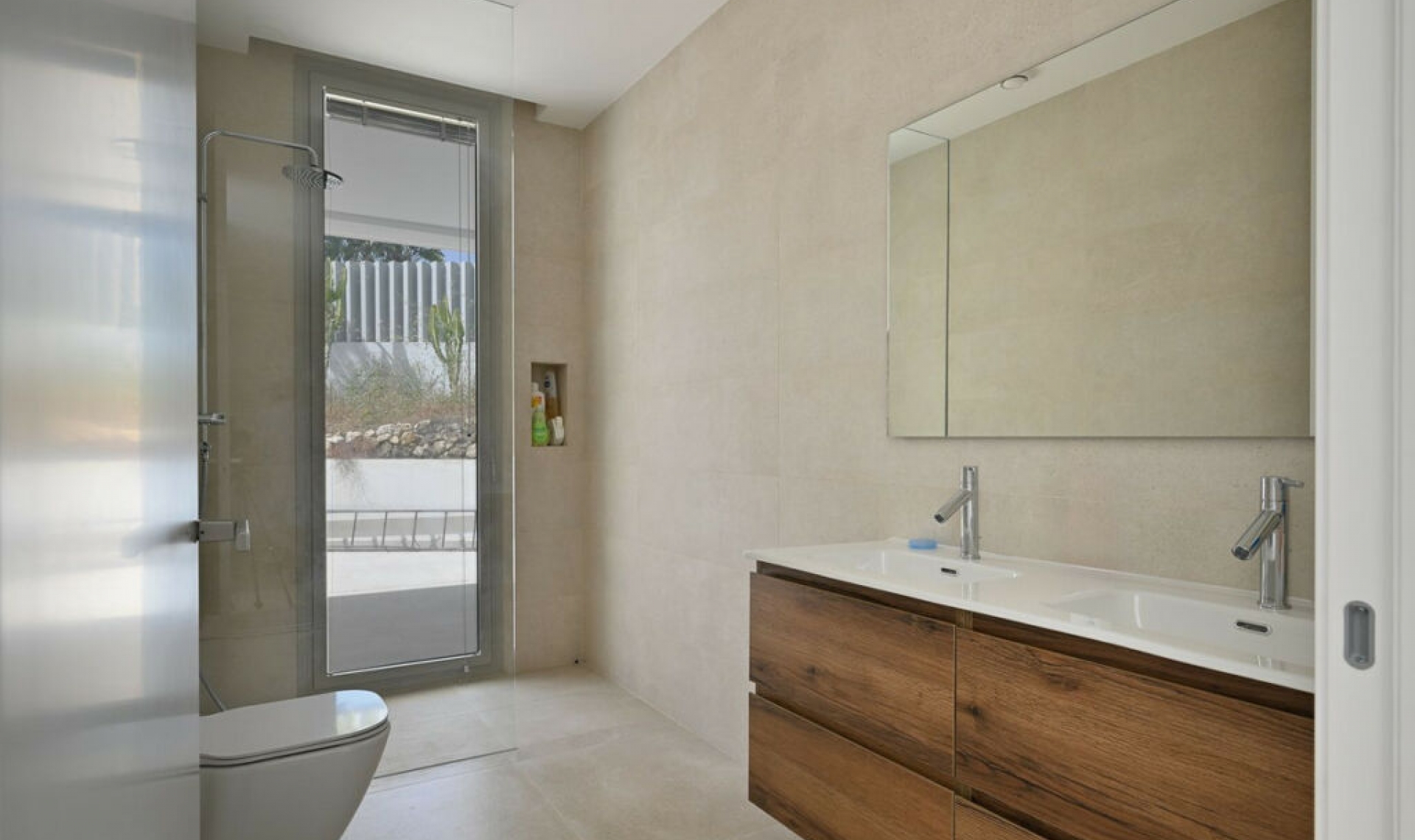 Resale - House -
Marbesa