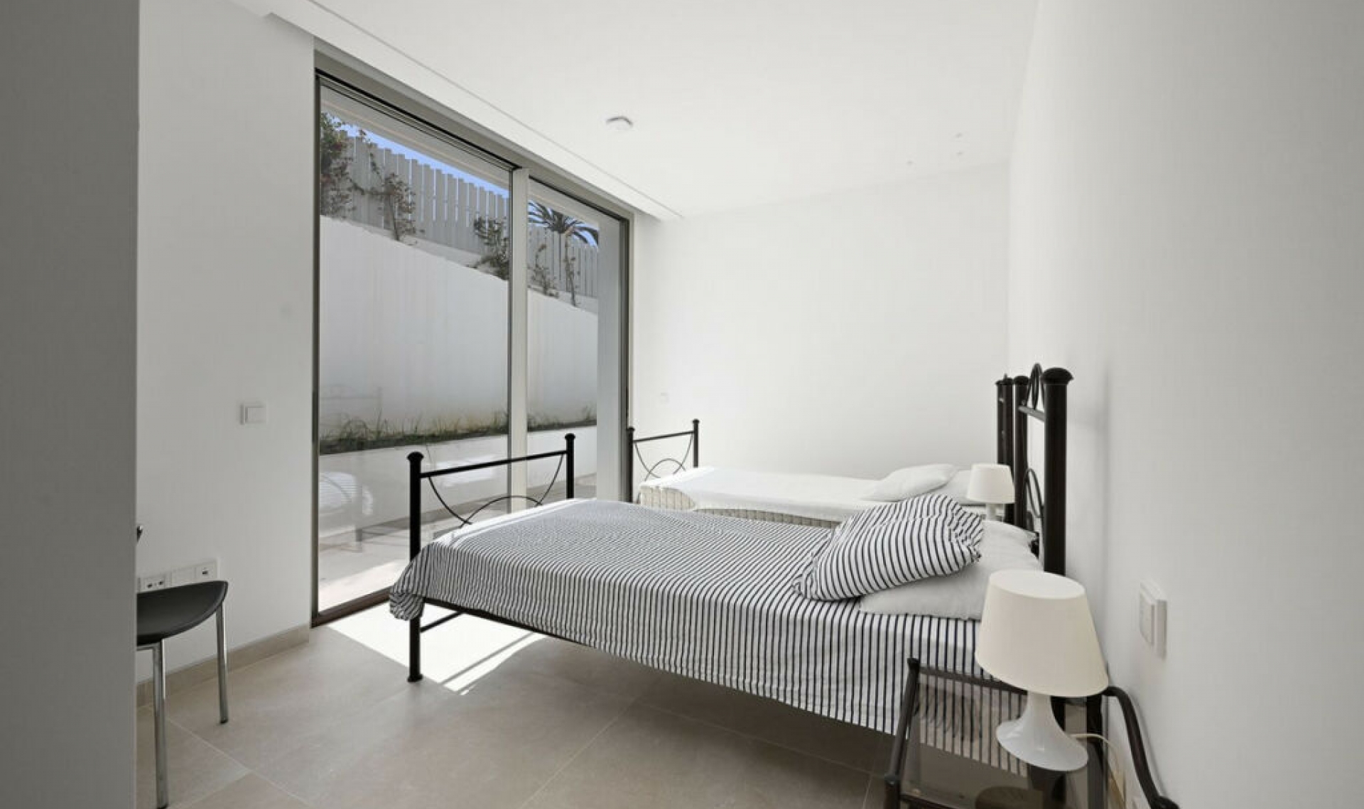 Resale - House -
Marbesa