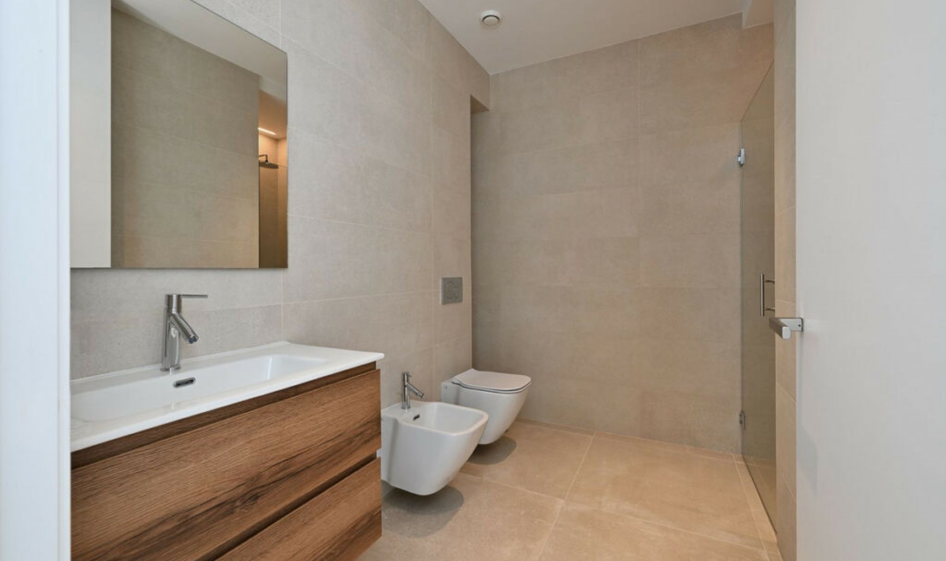 Resale - House -
Marbesa