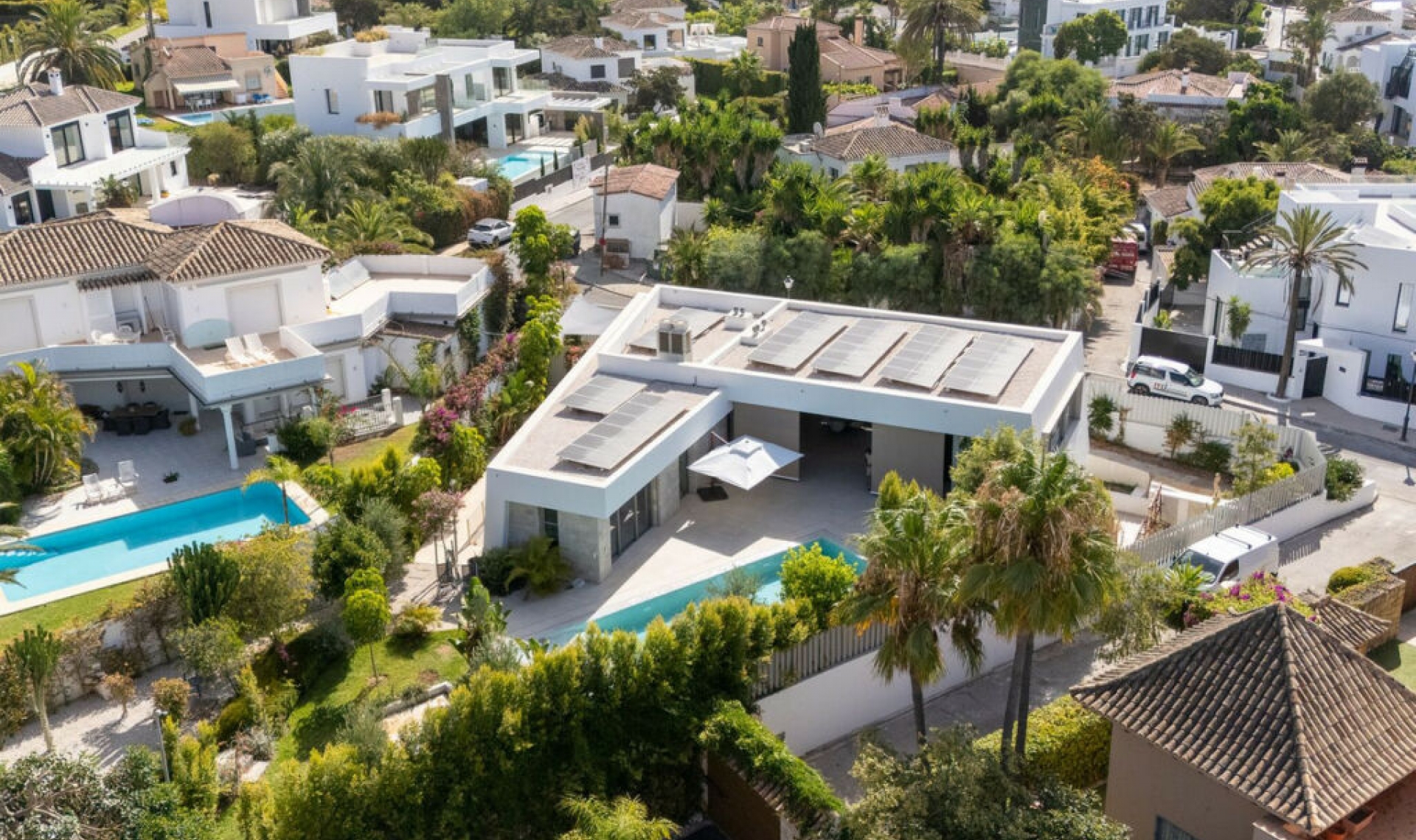 Resale - House -
Marbesa