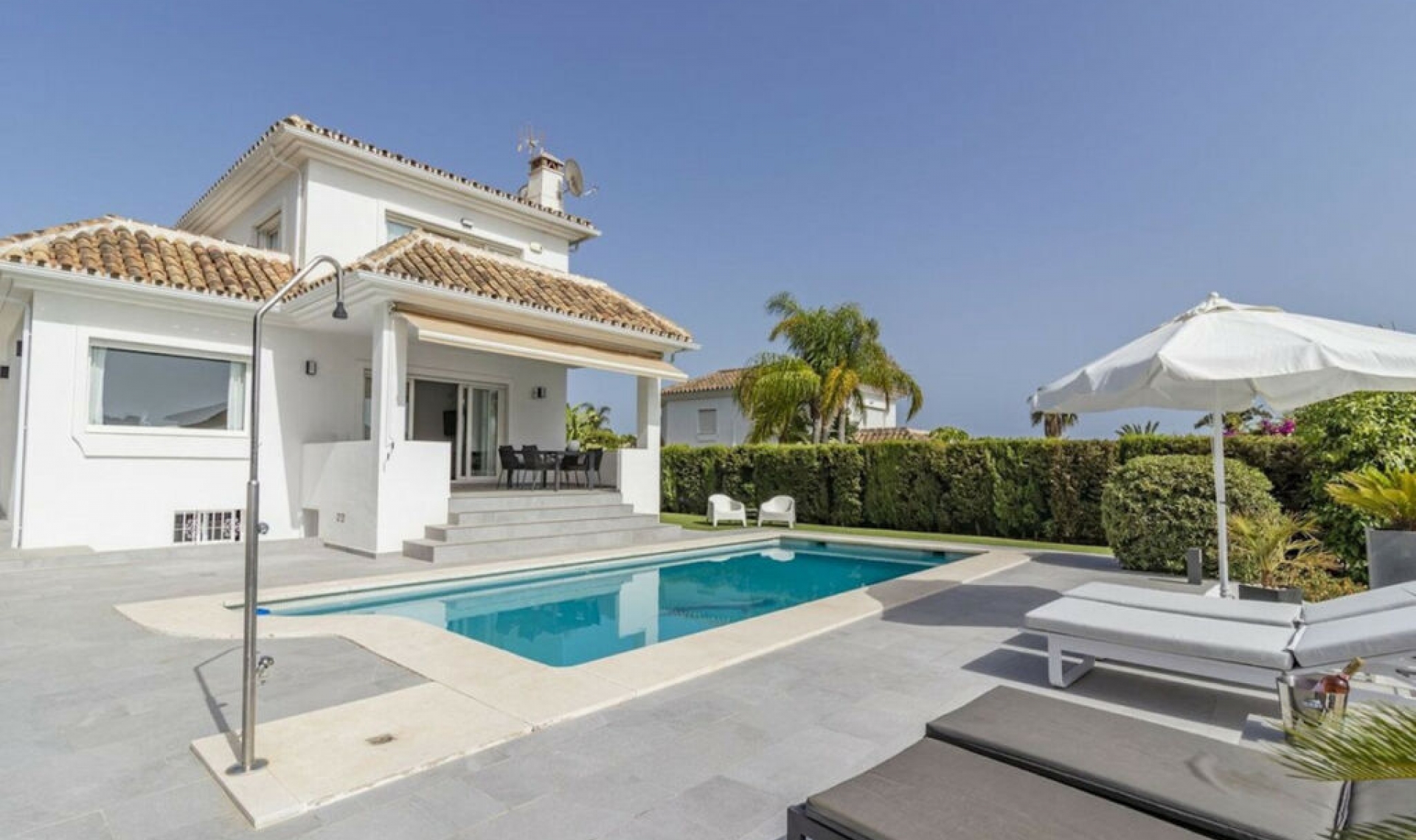 Resale - House -
Marbesa