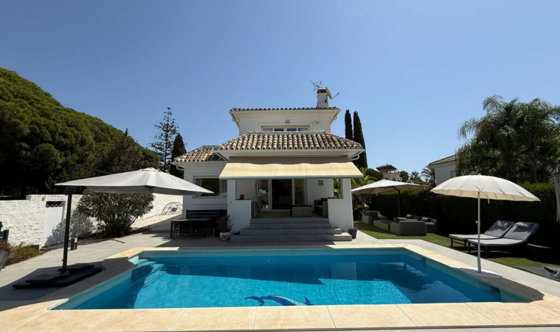 Resale - House -
Marbesa