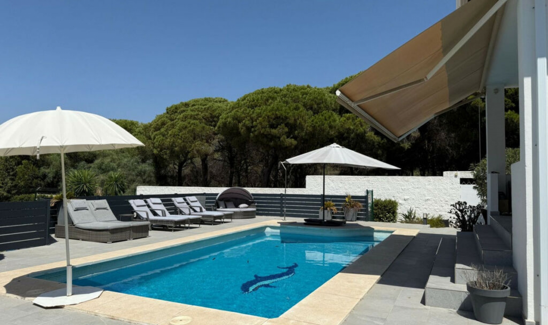 Resale - House -
Marbesa