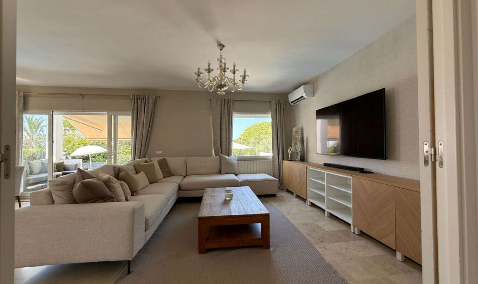 Resale - House -
Marbesa