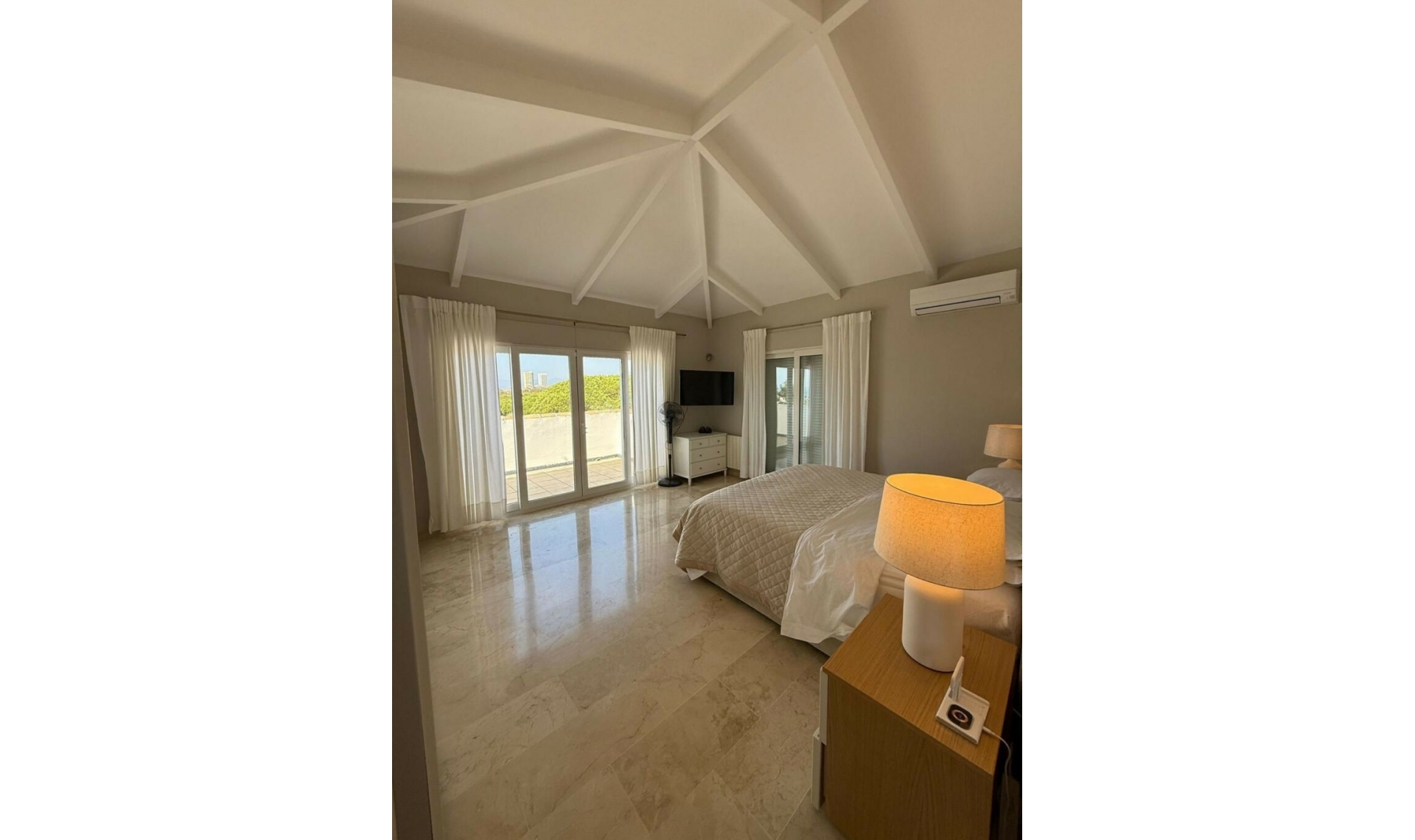 Resale - House -
Marbesa