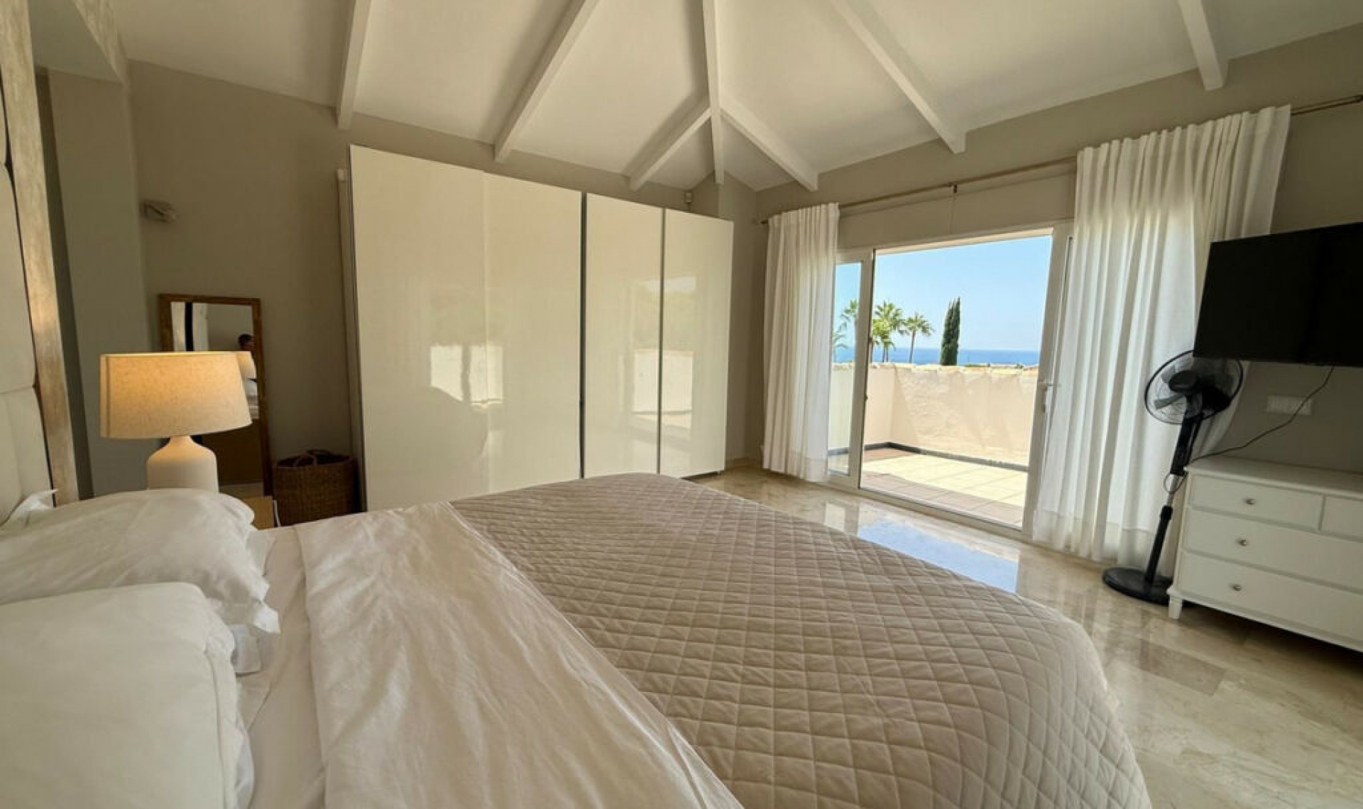 Resale - House -
Marbesa