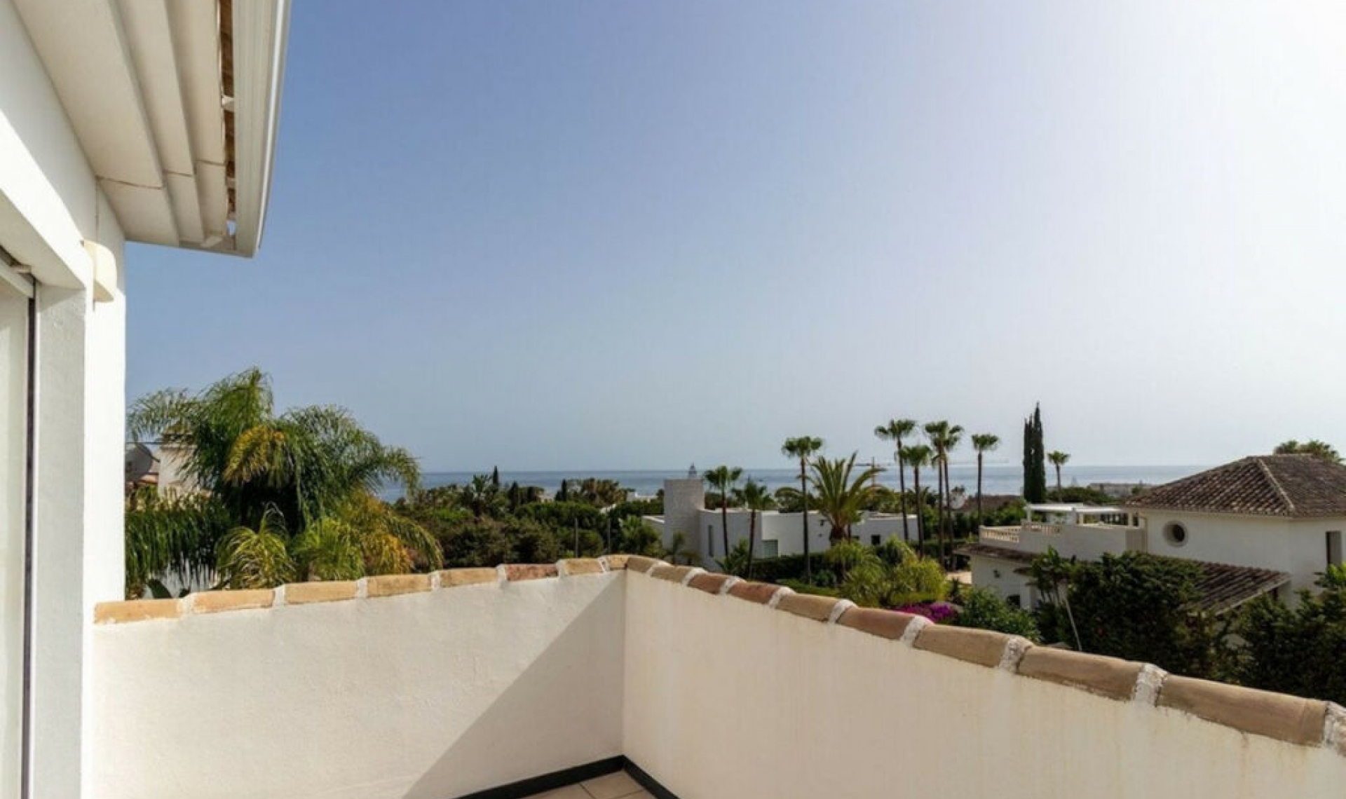 Resale - House -
Marbesa