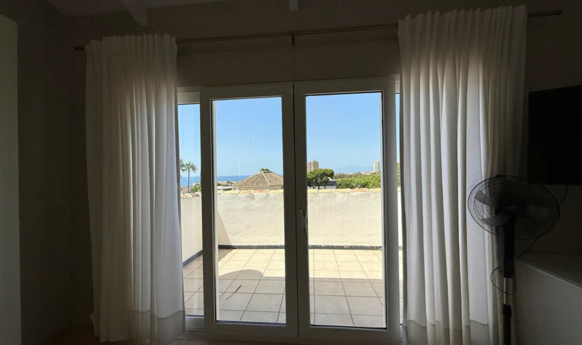 Resale - House -
Marbesa
