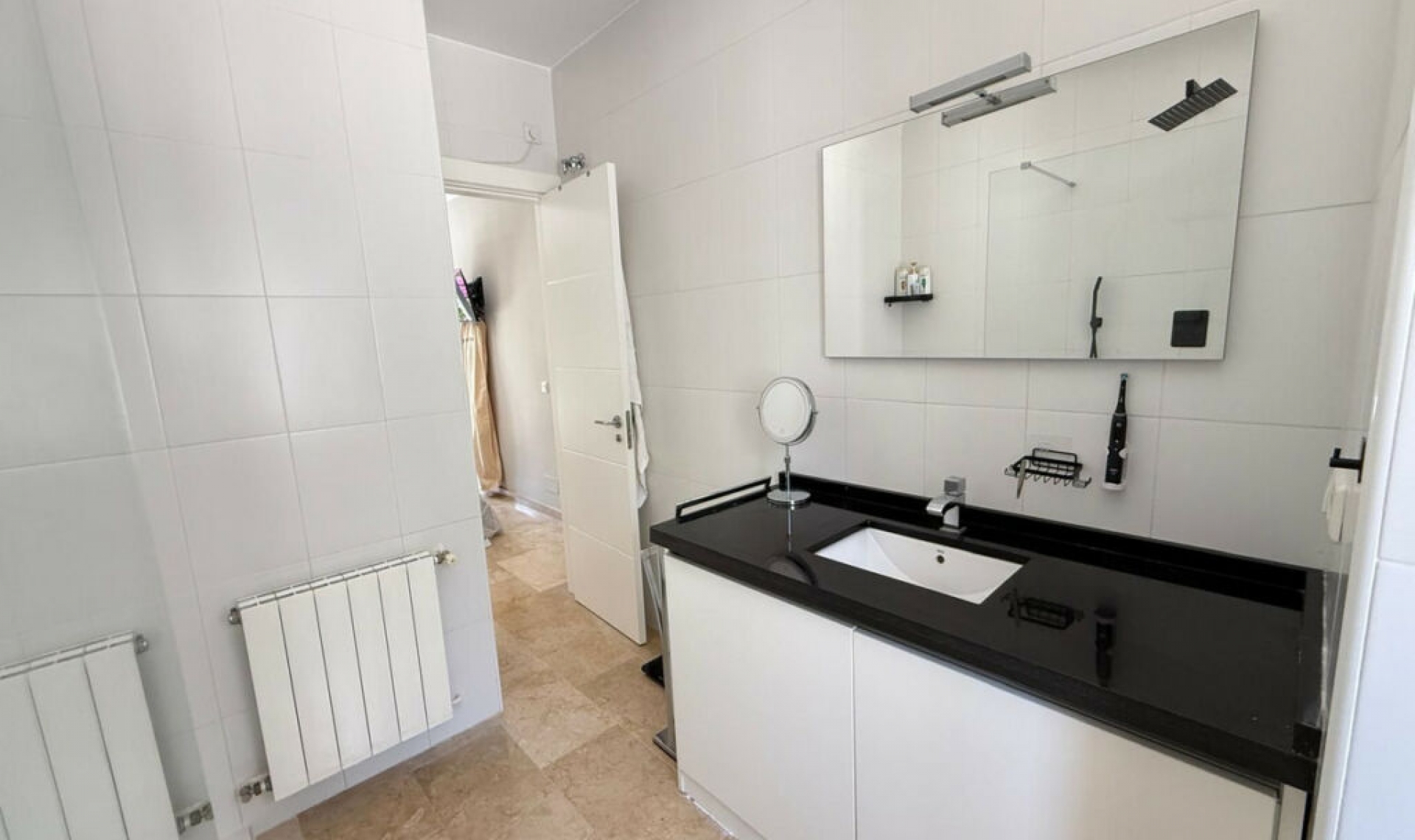 Resale - House -
Marbesa