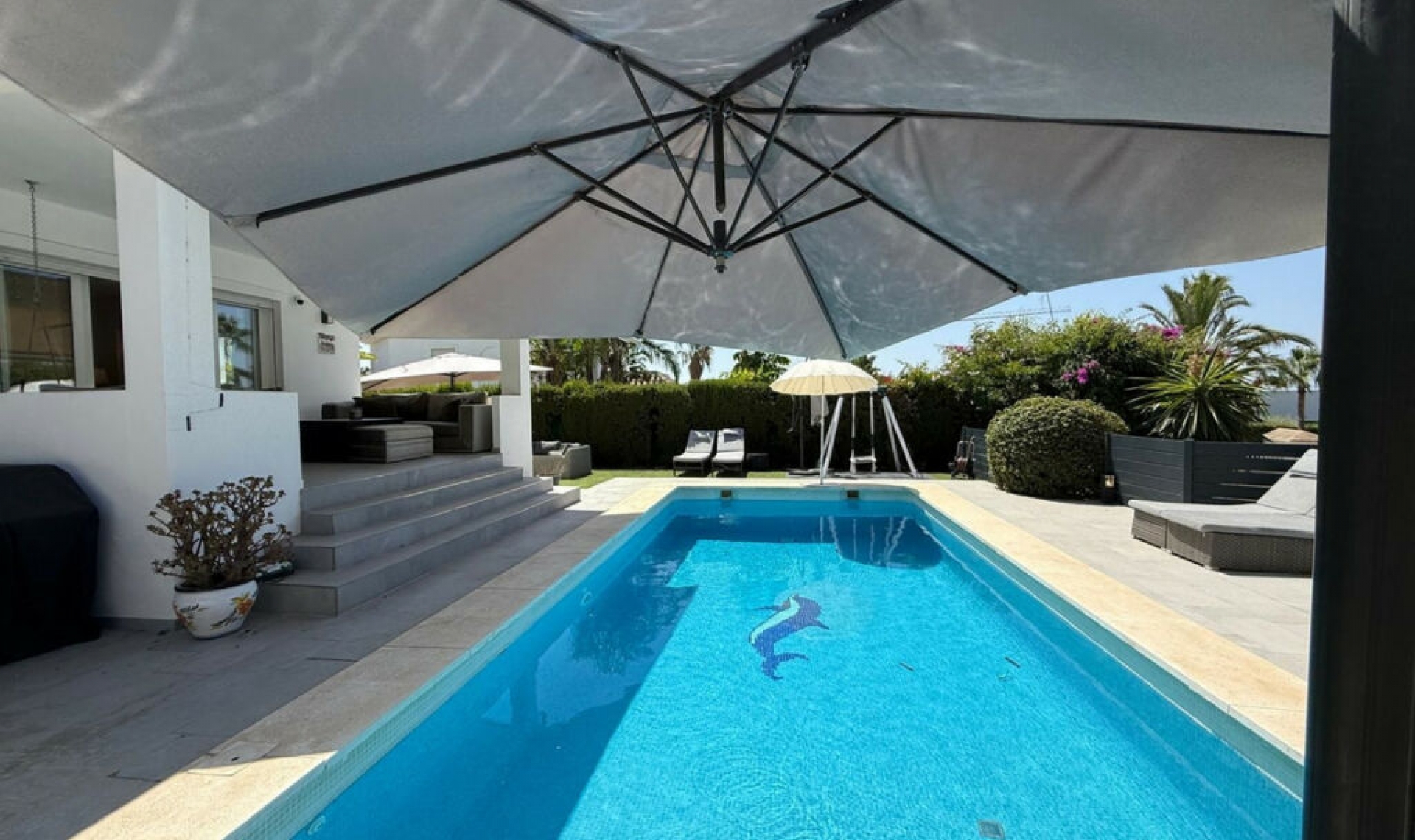 Resale - House -
Marbesa