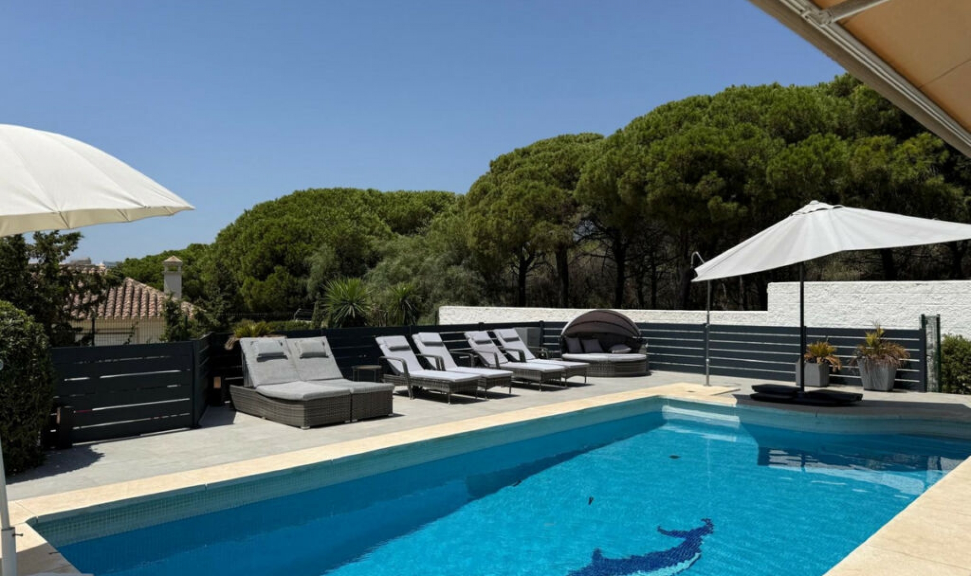 Resale - House -
Marbesa