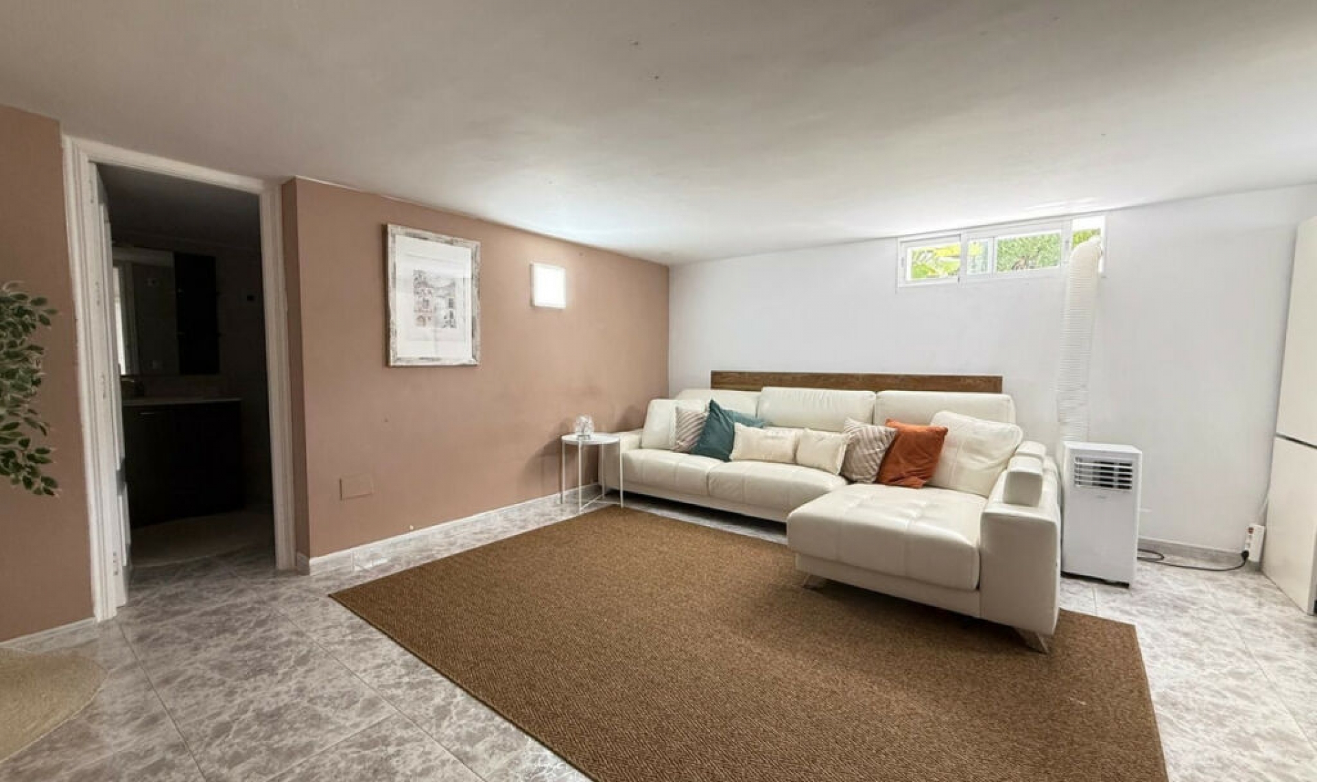 Resale - House -
Marbesa