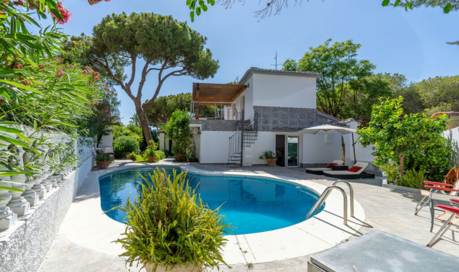 Resale - House -
Marbesa