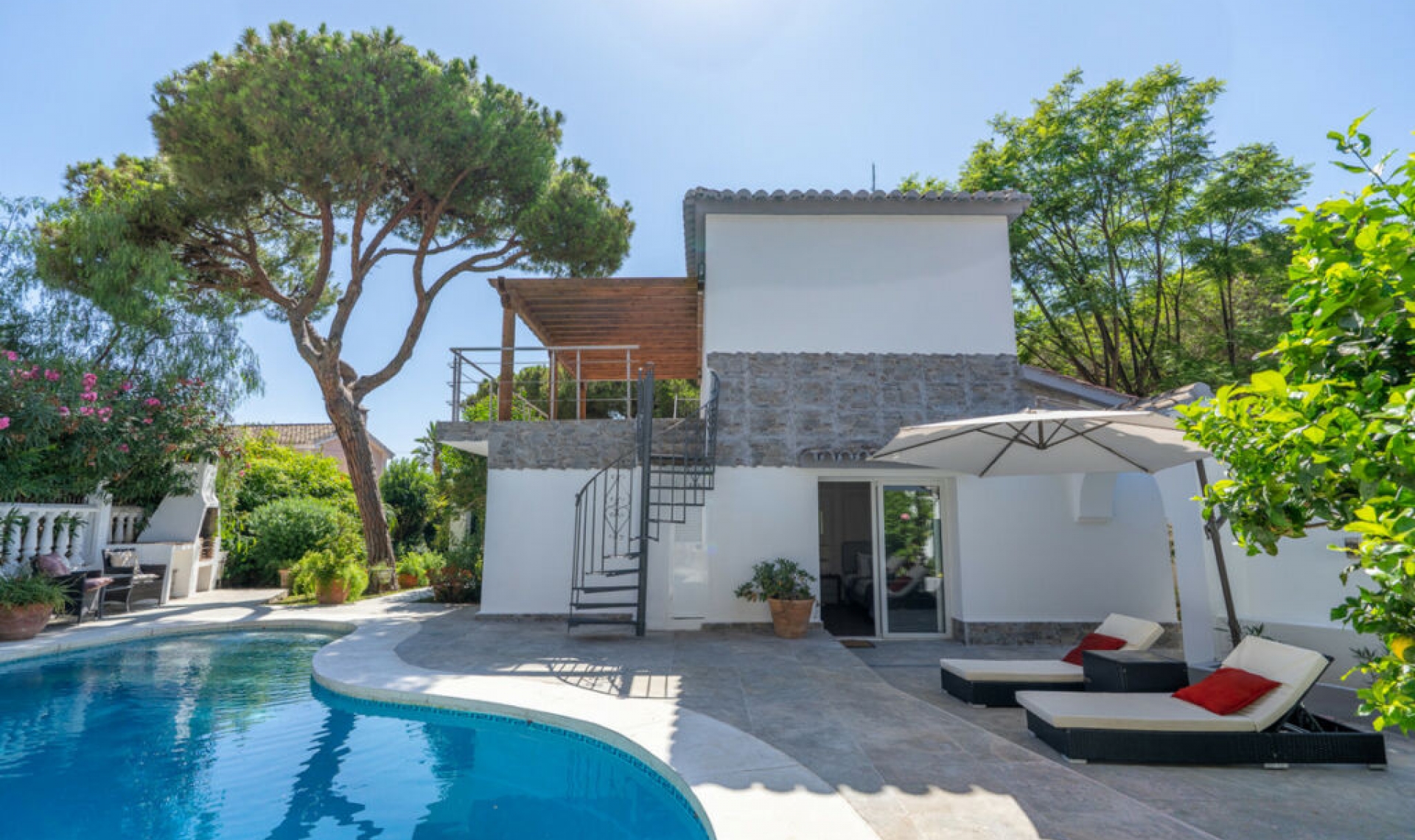 Resale - House -
Marbesa