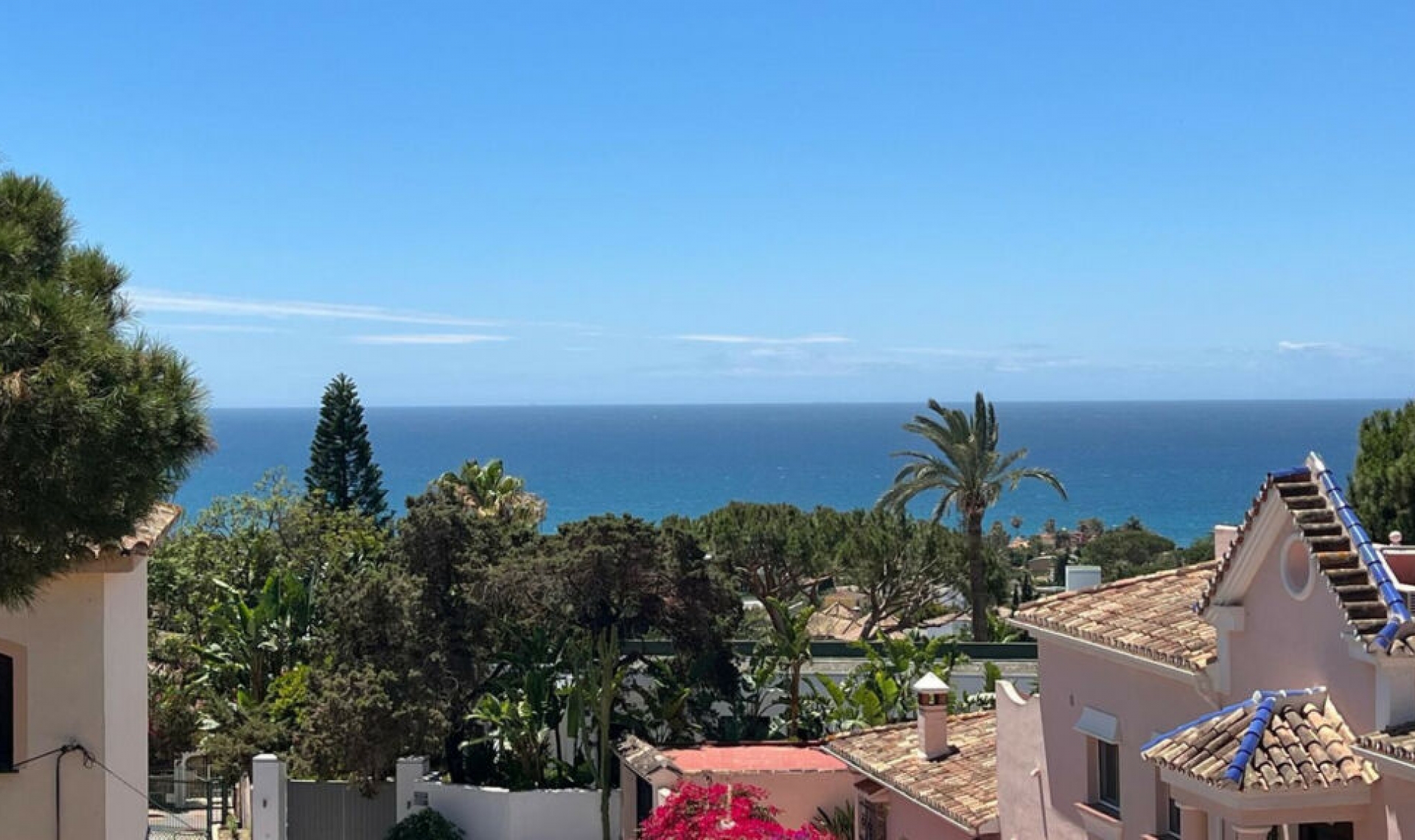 Resale - House -
Marbesa