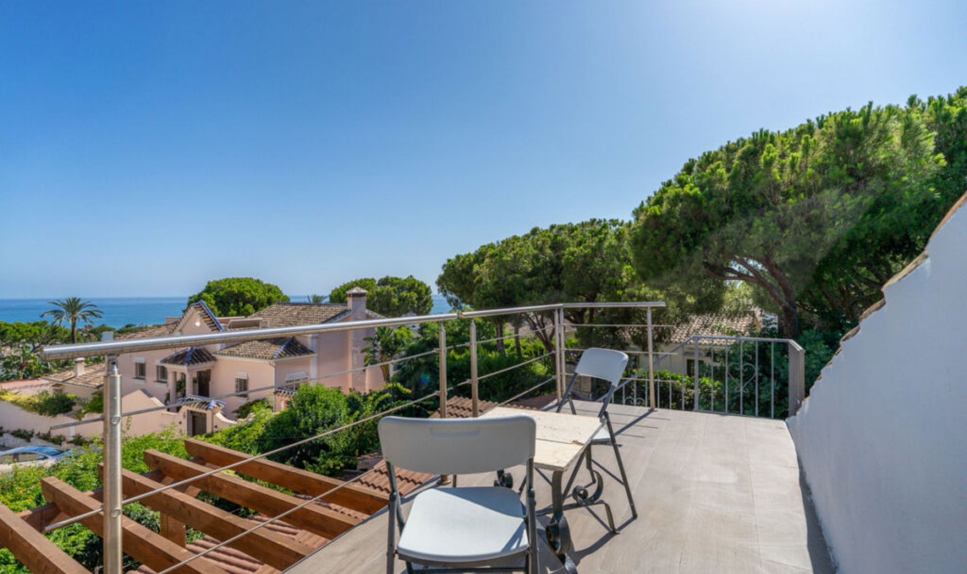 Resale - House -
Marbesa