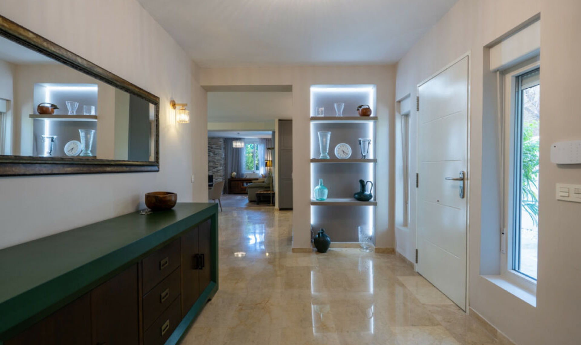 Resale - House -
Marbesa