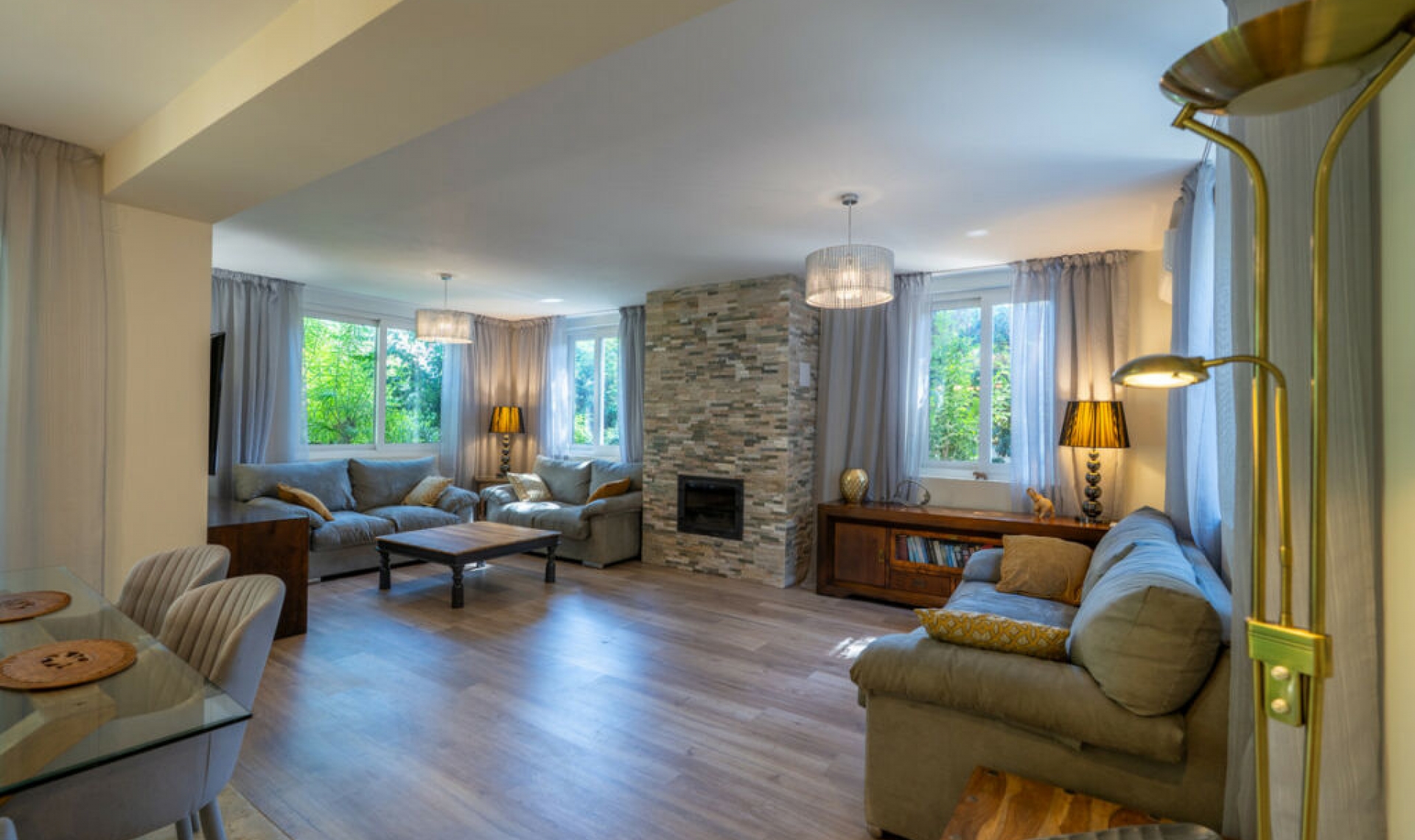 Resale - House -
Marbesa