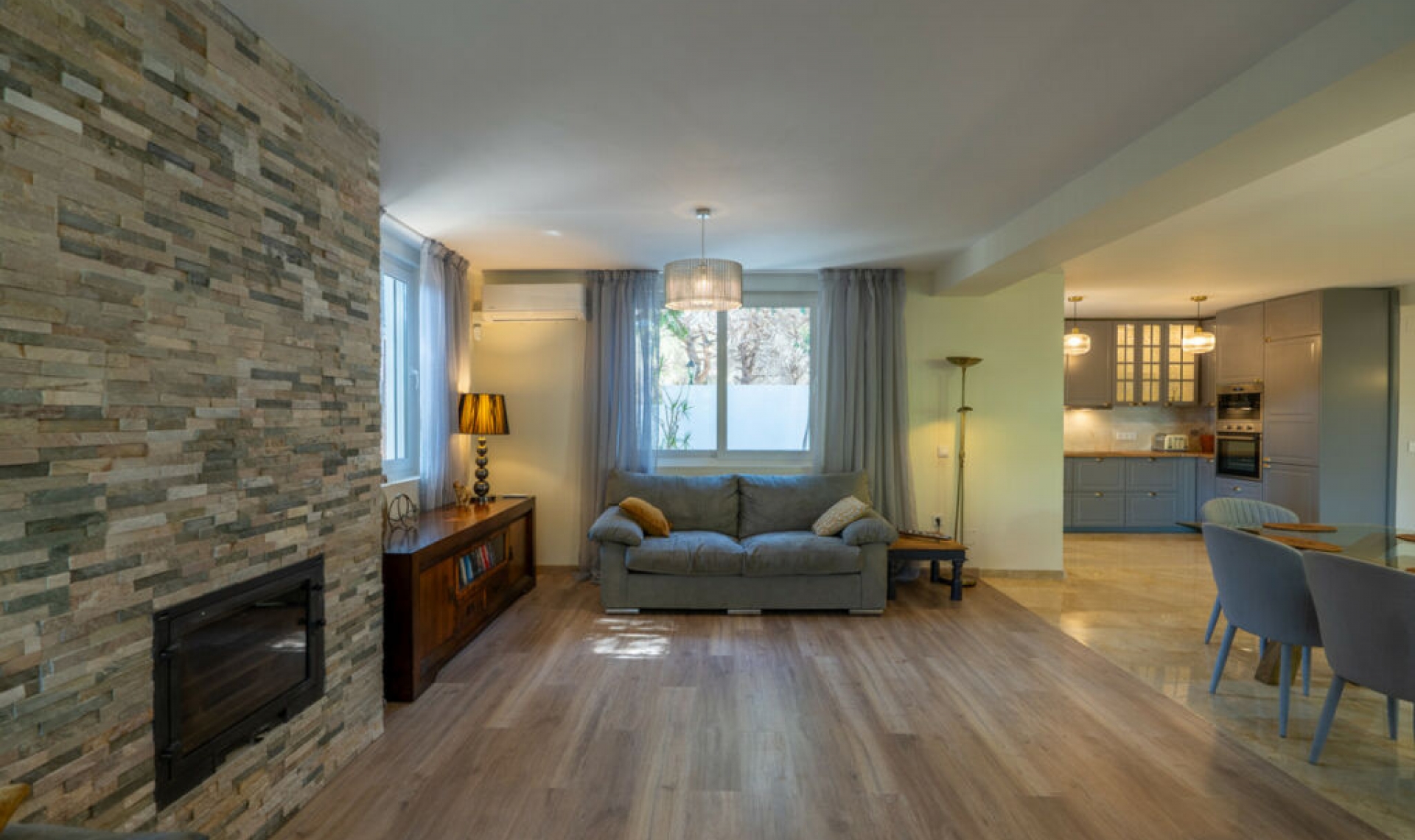 Resale - House -
Marbesa